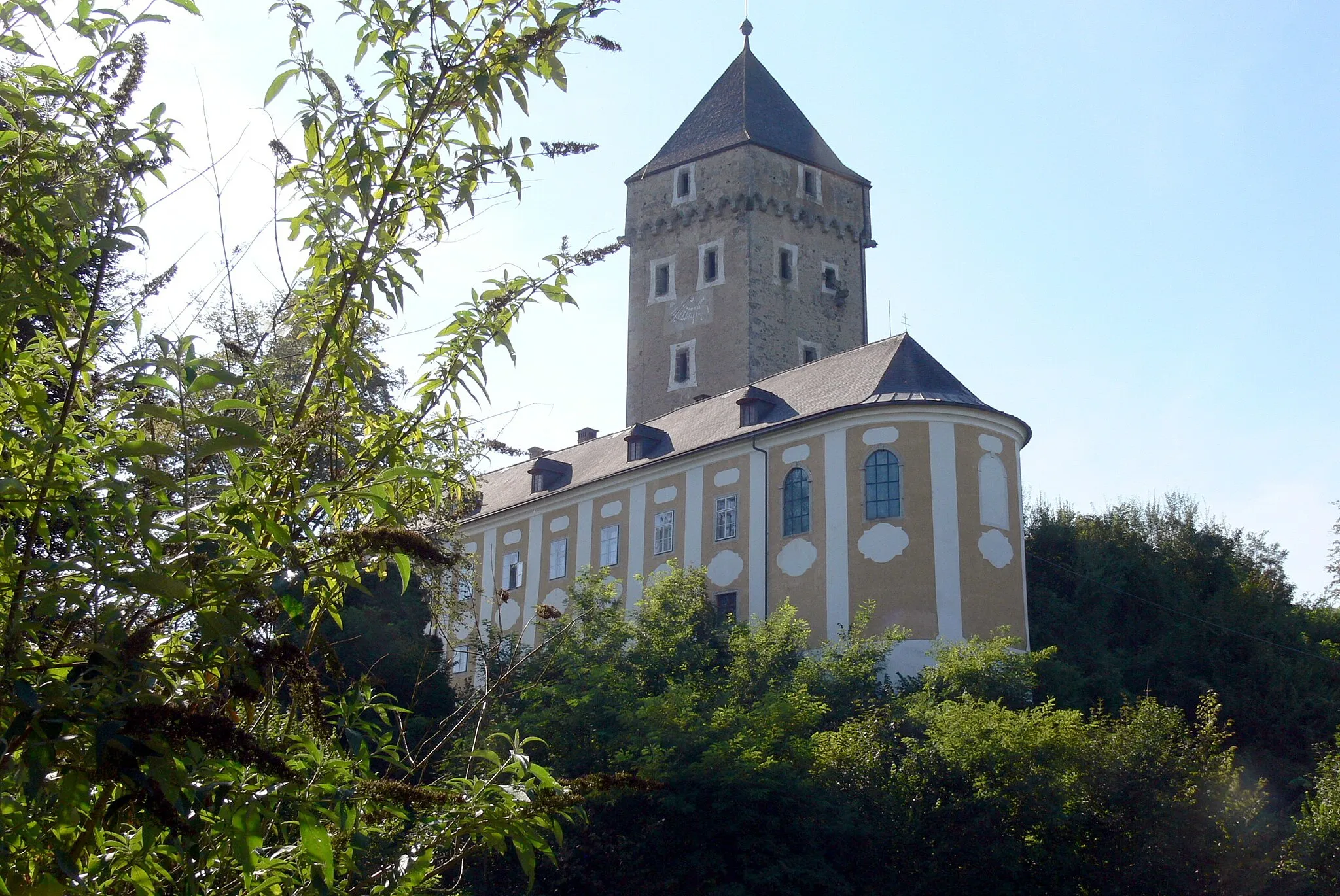 Photo showing: Neuhaus castle ( Upper Austria ). New castle and keep.