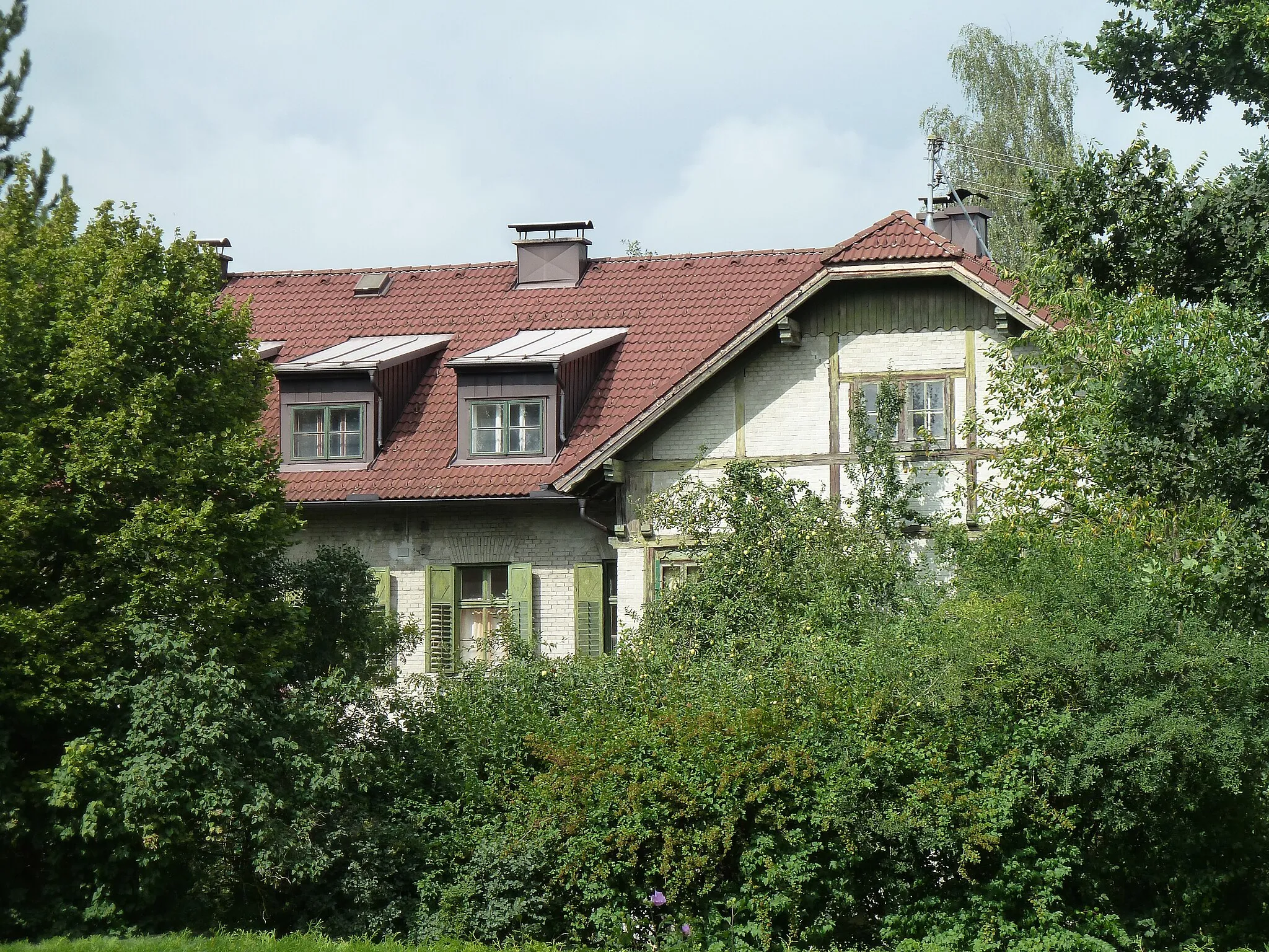 Photo showing: "Versorgungshaus" of SS of KZ "Schlier" in Redl-Zipf. Place is populated.