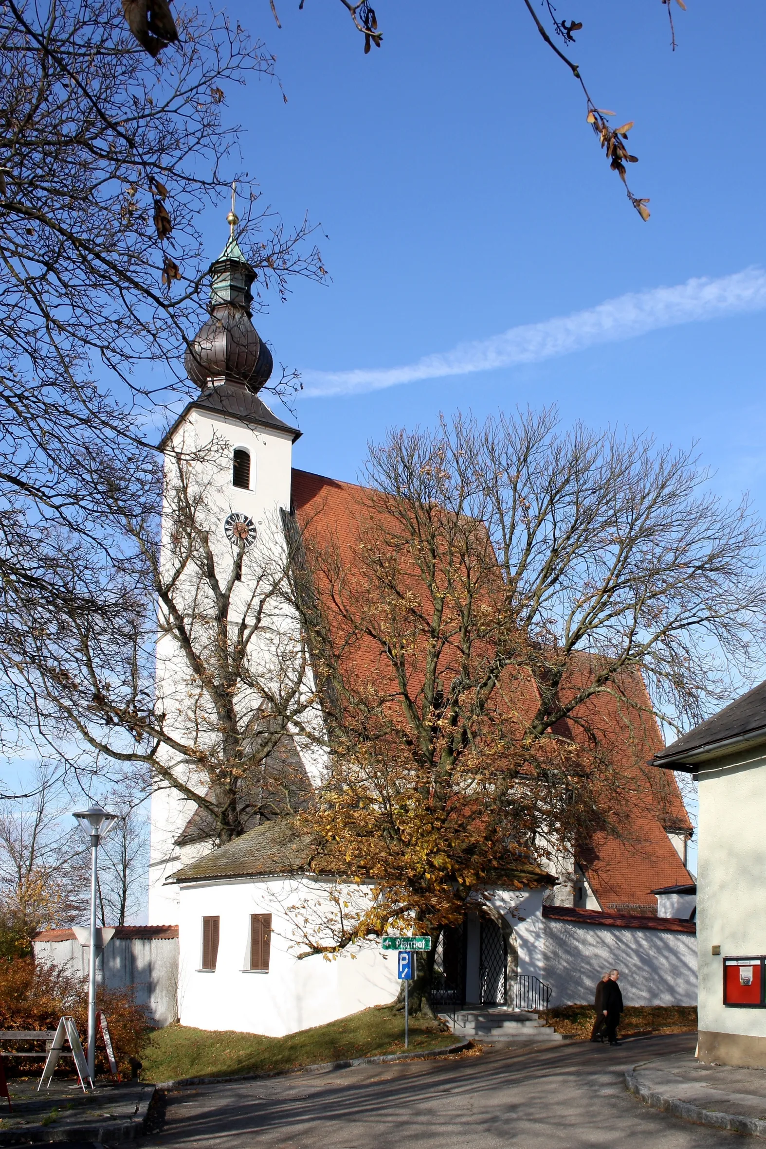 Photo showing: Die Pfarrkirche von Rüstorf.