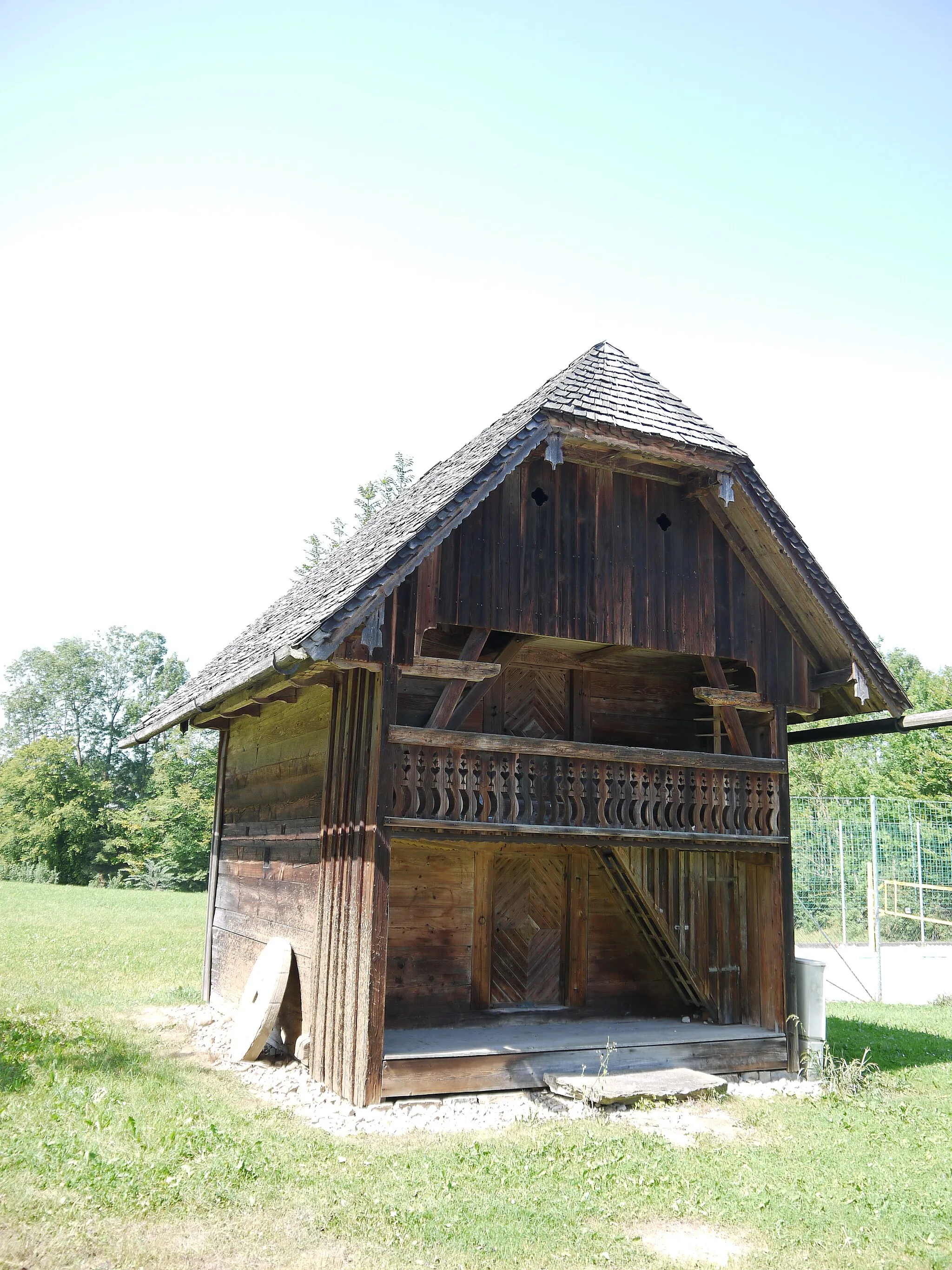 Photo showing: Getreidekasten in Aurach am Hongar.