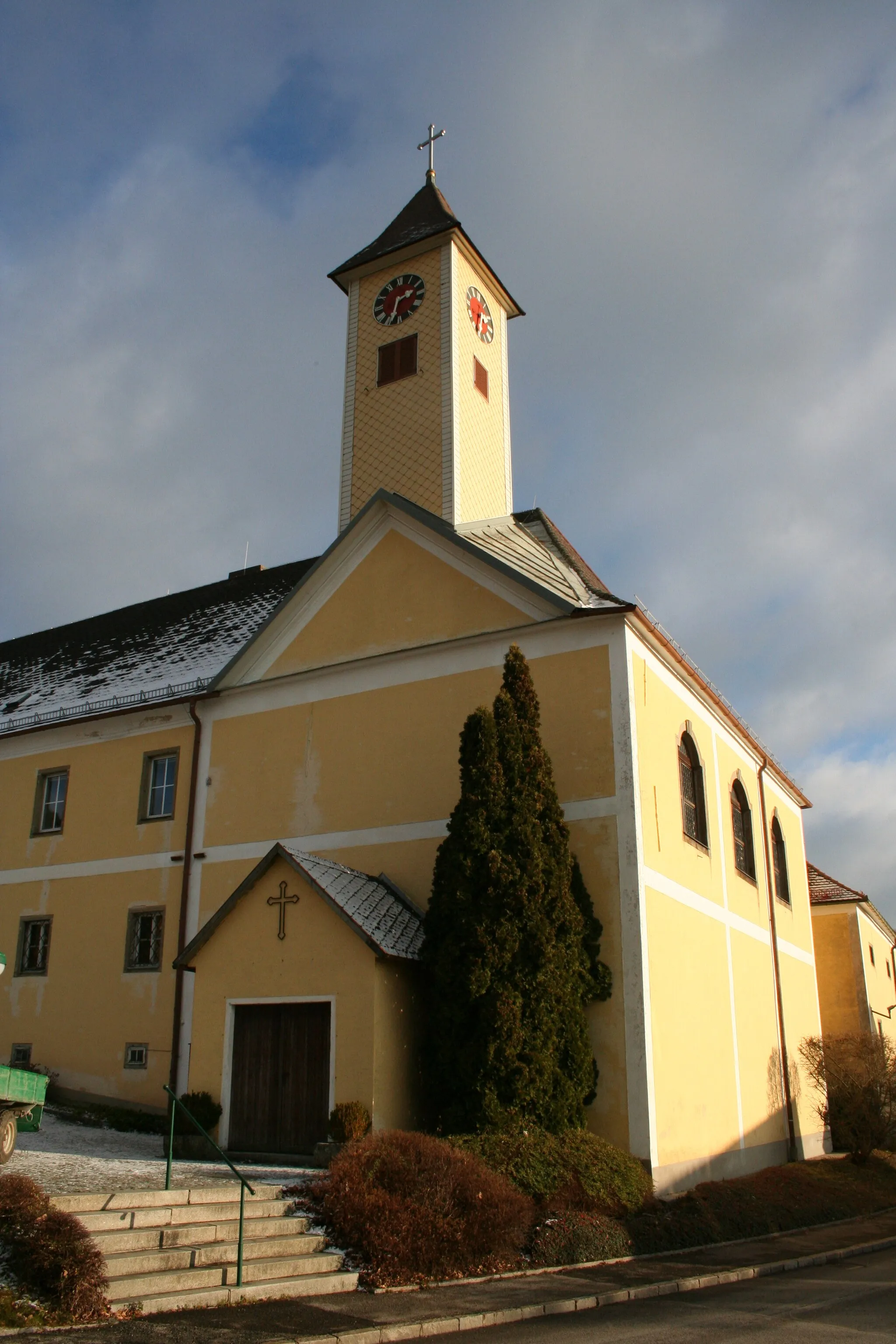 Photo showing: Sog. Neues Schloss mit Filialkirche Göttlicher Heiland