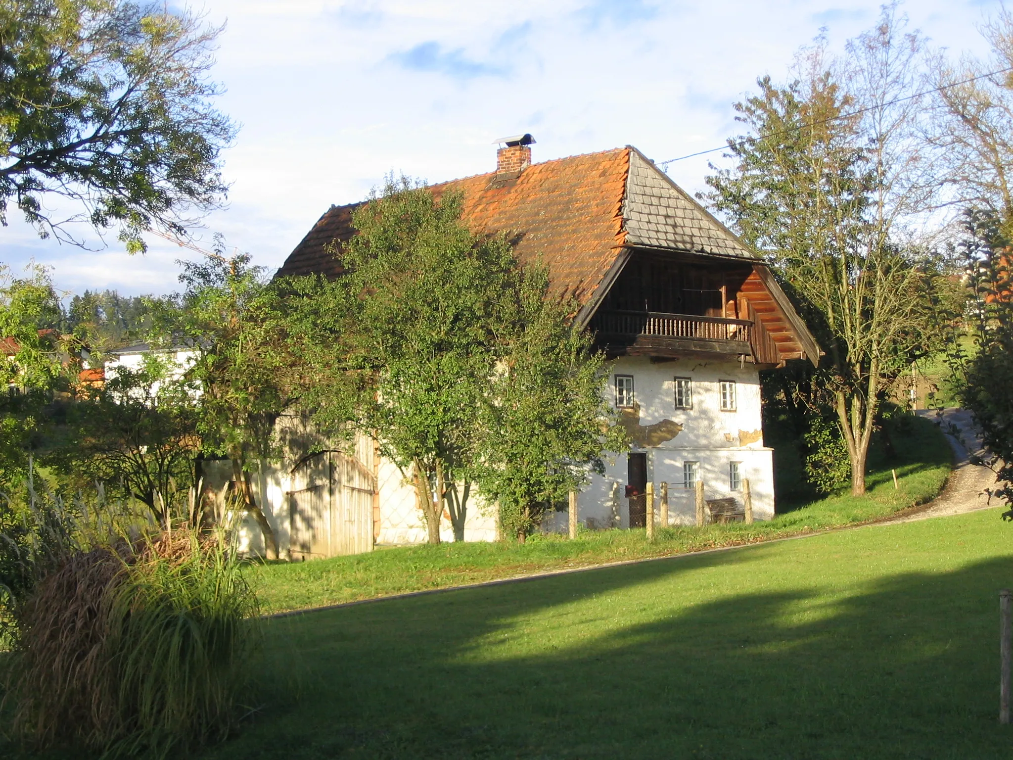 Photo showing: former house "Haberl" (demolished in 2006) in the neighborhood of Saint Barbara chapel