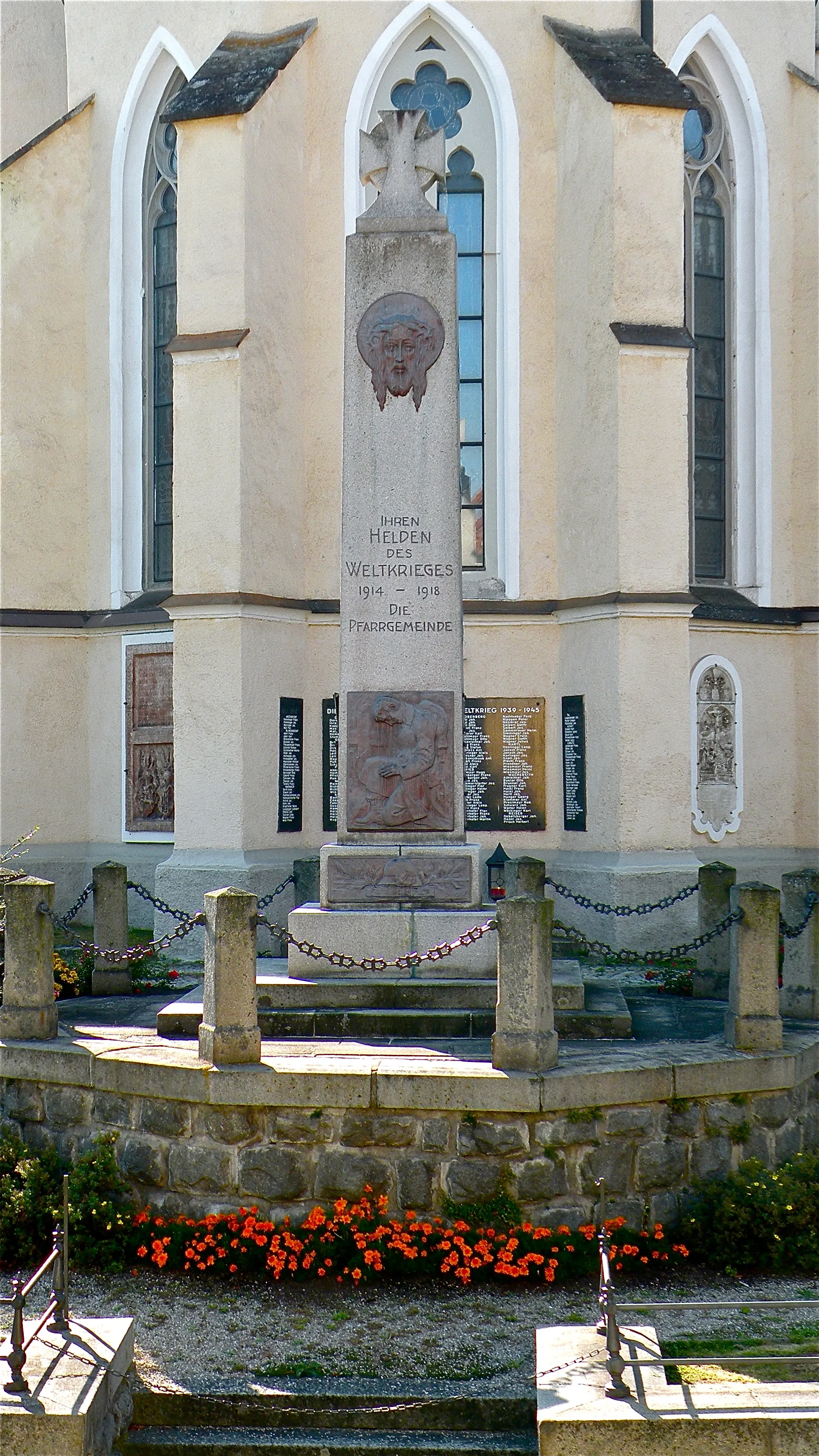 Photo showing: Kriegerdenkmal in Ried in der Riedmark im Bezirk Perg in Oberösterreich