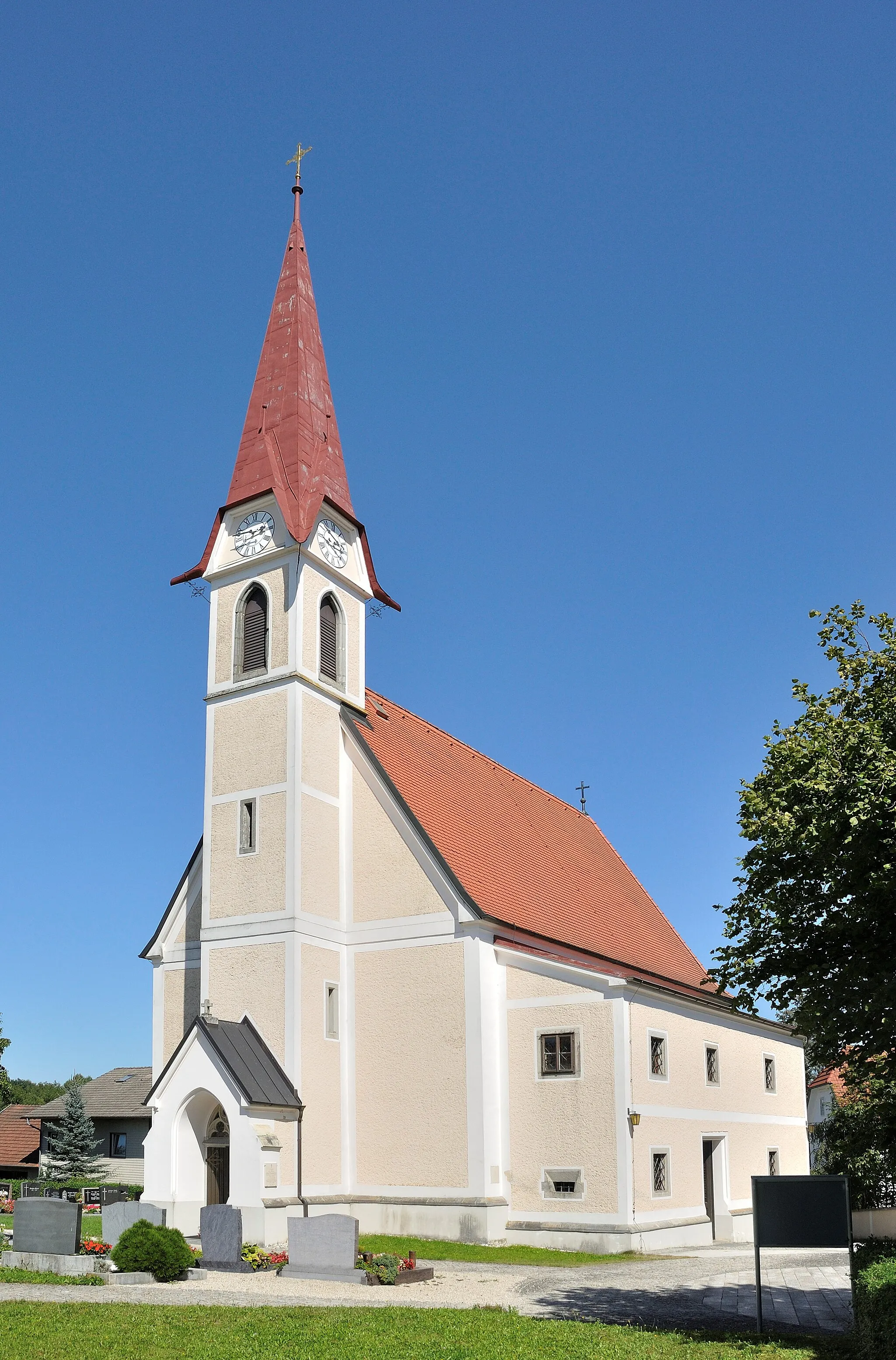 Photo showing: Die spätgotische Kirche von Holzhausen von Südwesten gesehen.

This media shows the protected monument with the number 58616 in Austria. (Commons, de, Wikidata)