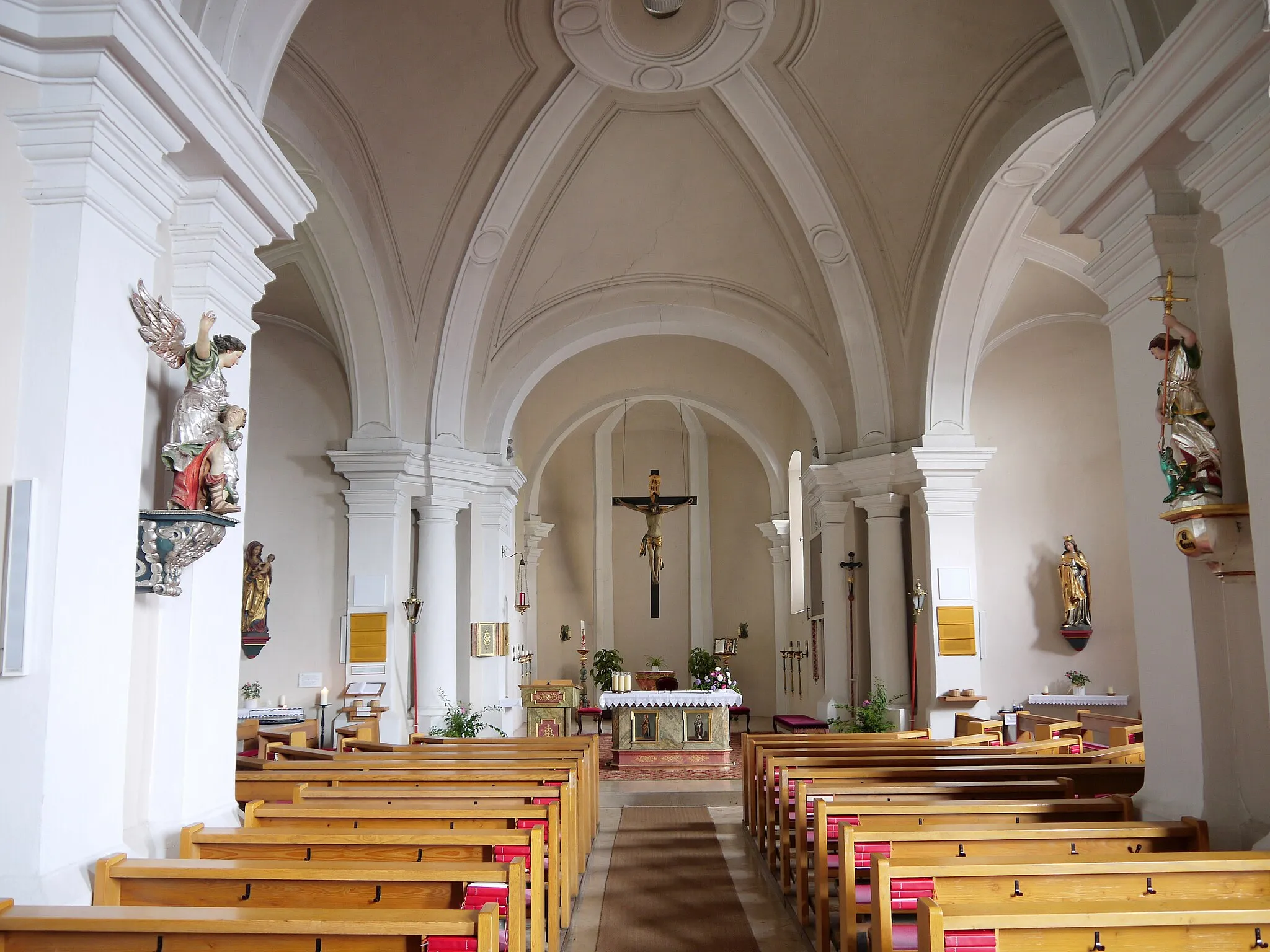 Photo showing: Kath. Pfarrkirche hl. Georg und ehem. Friedhofsfläche