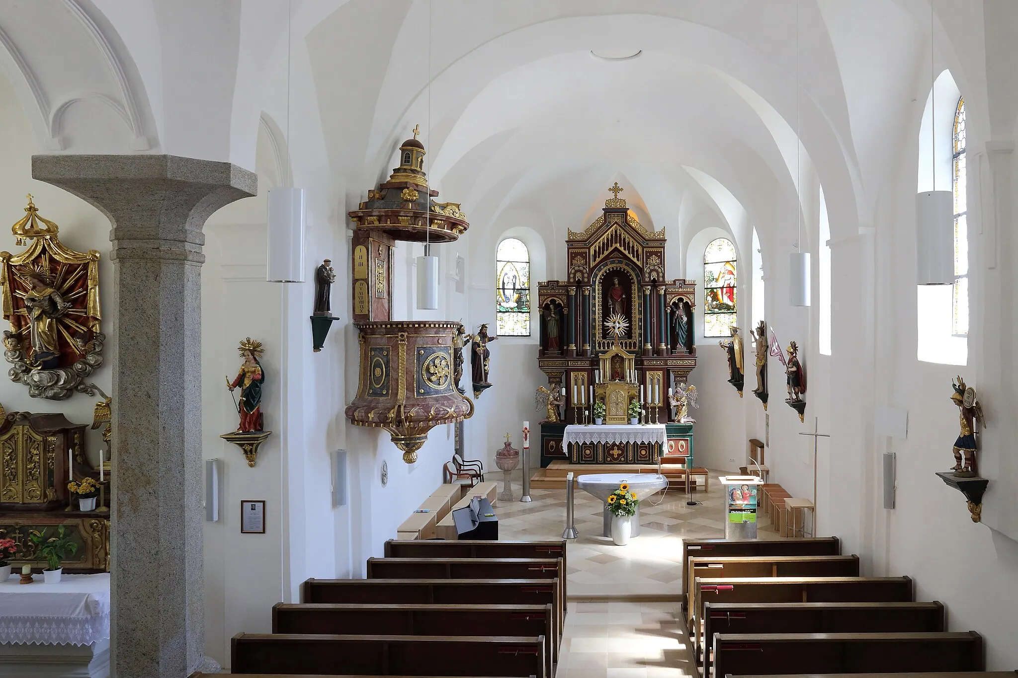 Photo showing: Innenansicht der katholischen Pfarrkirche hl. Pankraz in der oberösterreichischen Gemeinde Sigharting.