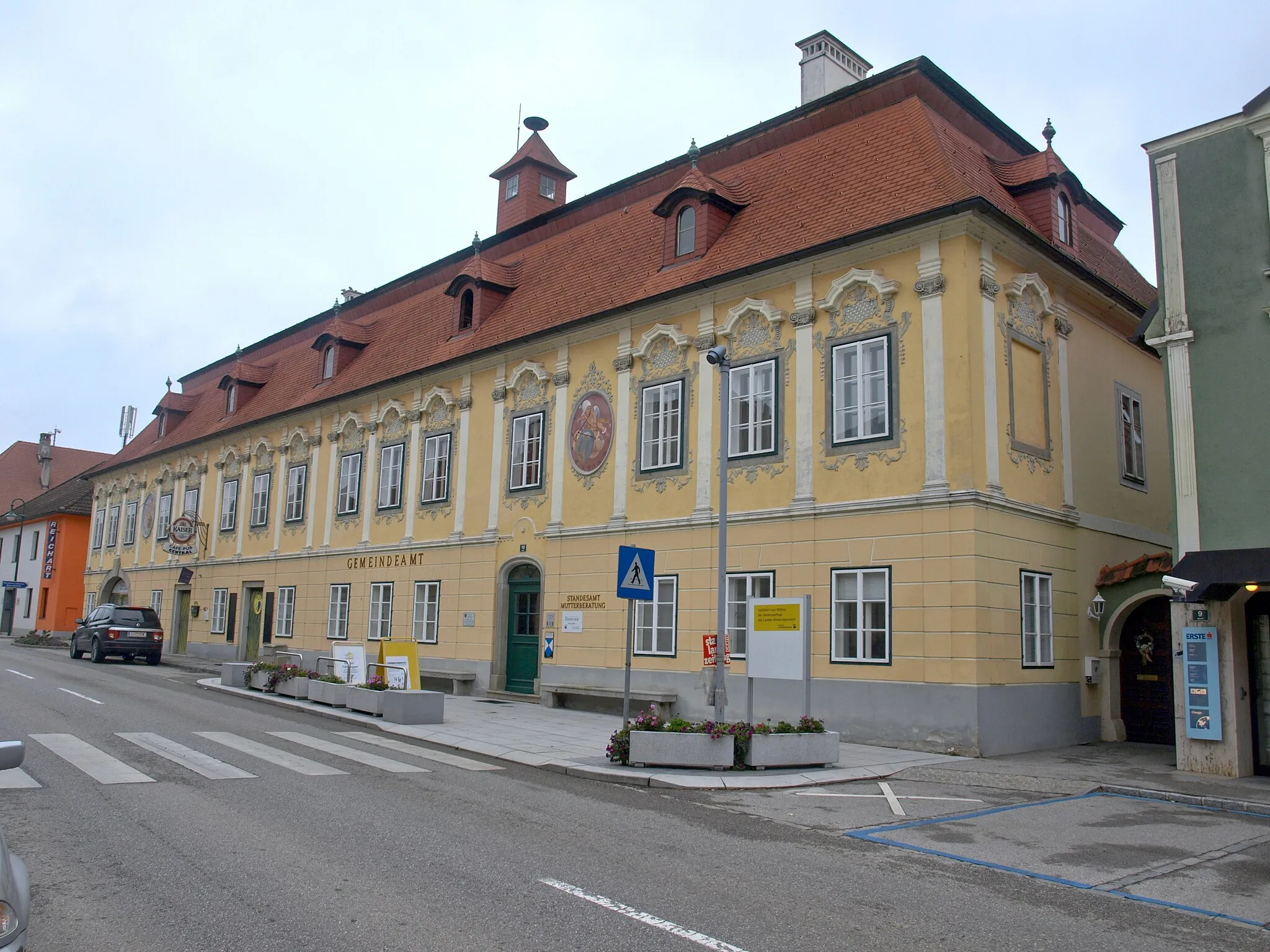 Photo showing: Alte Post, ehem. Mautstation

This media shows the protected monument with the number 33786 in Austria. (Commons, de, Wikidata)