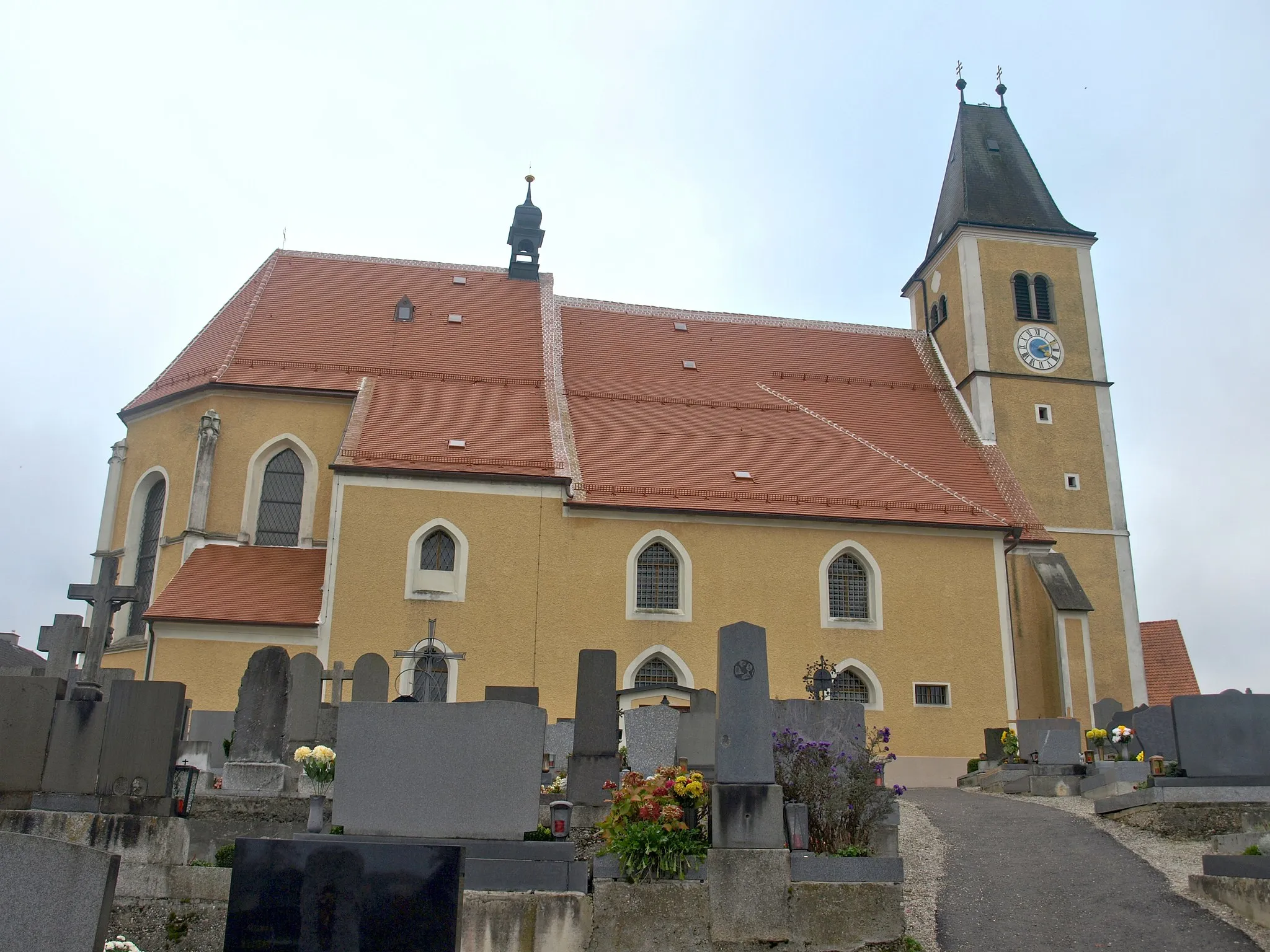 Photo showing: Kath. Pfarrkirche Mariae Himmelfahrt

This media shows the protected monument with the number 28294 in Austria. (Commons, de, Wikidata)