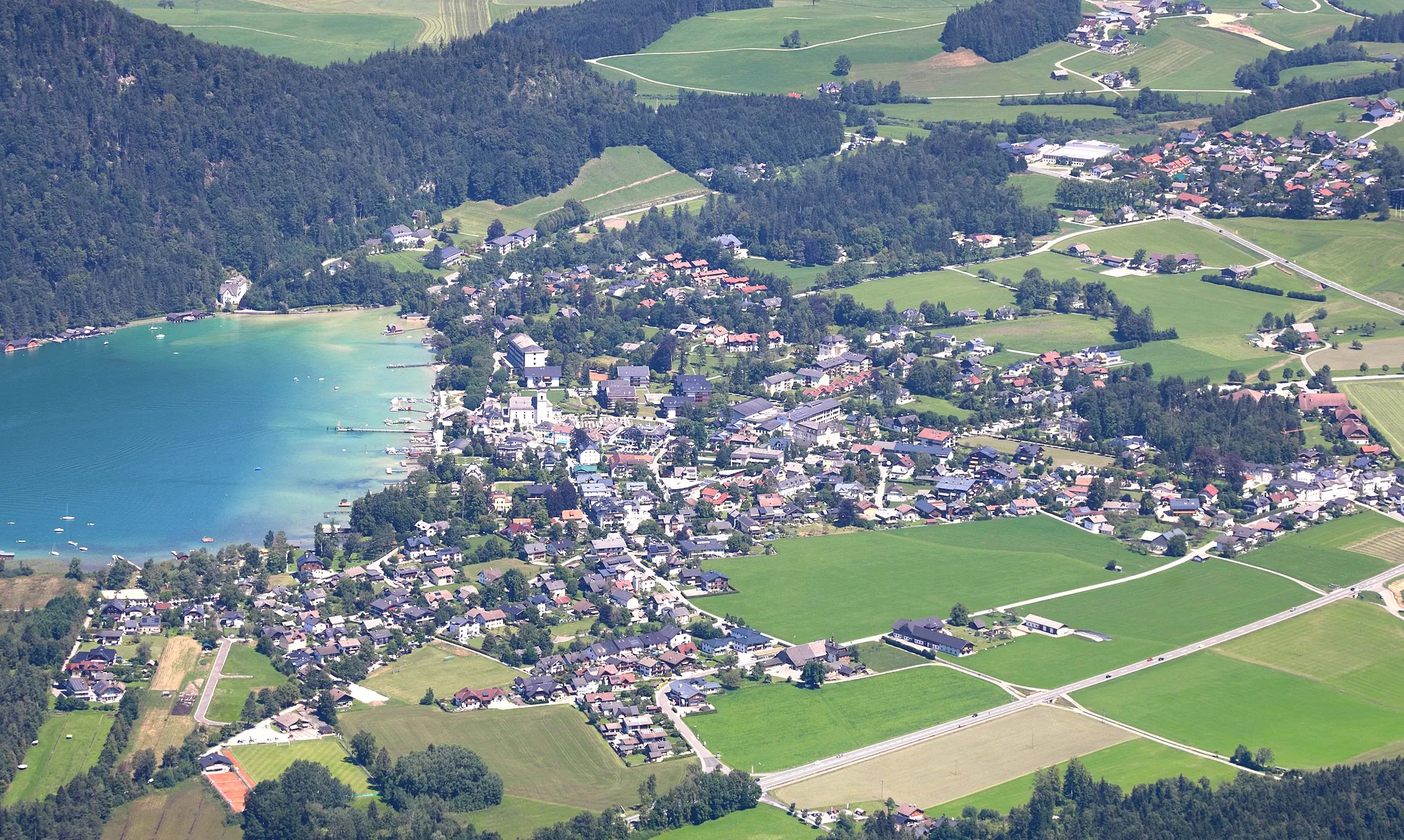 Photo showing: Blick auf die Salzburger Gemeinde Strobl von der 1541 m hohen Bleckwand.