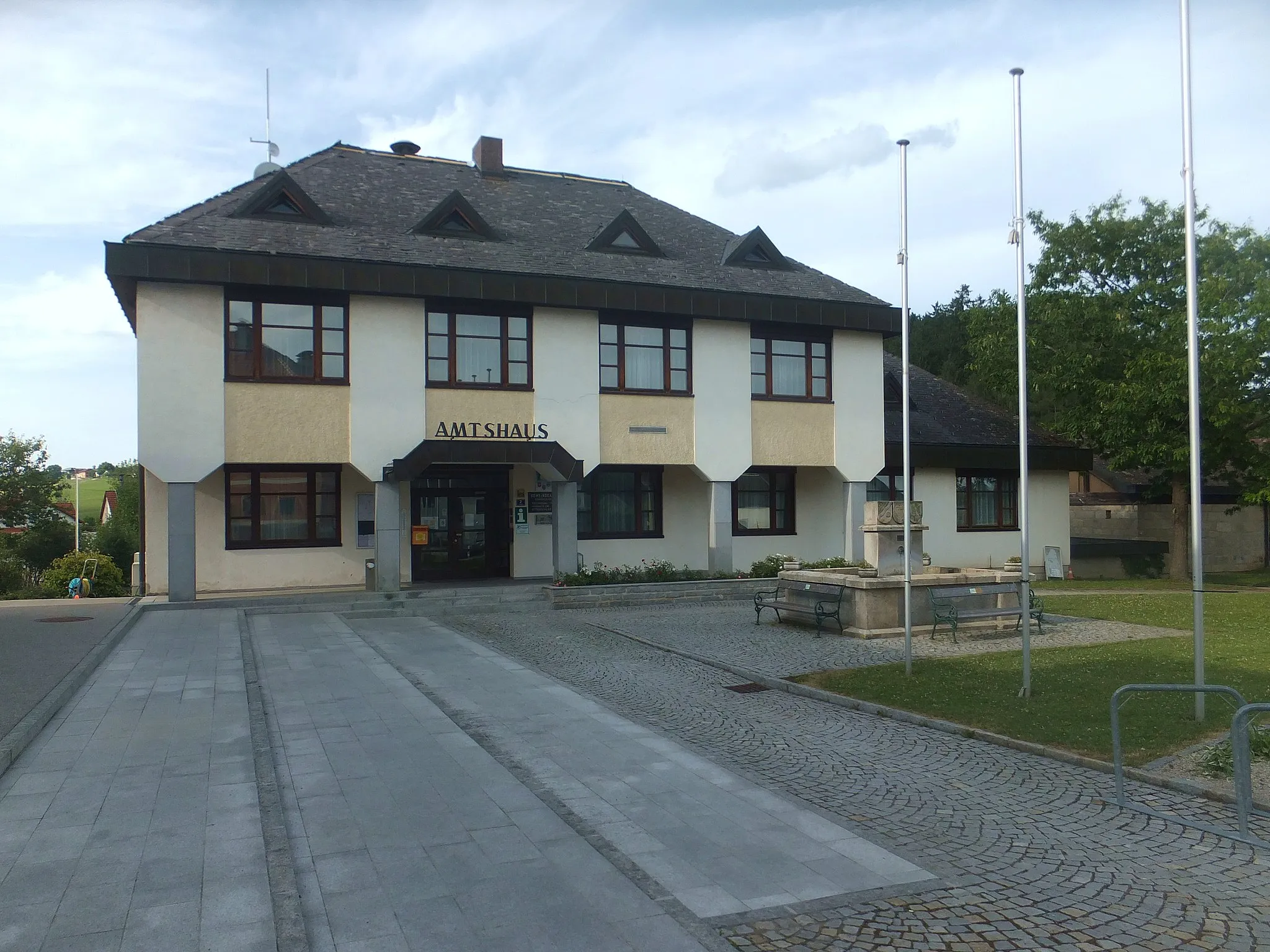 Photo showing: Municipal office (common for municipalities Reichenau im Mühlkreis, Haibach im Mühlkreis and Ottenschlag im Mühlkreis) in Reichenau im Mühlkreis