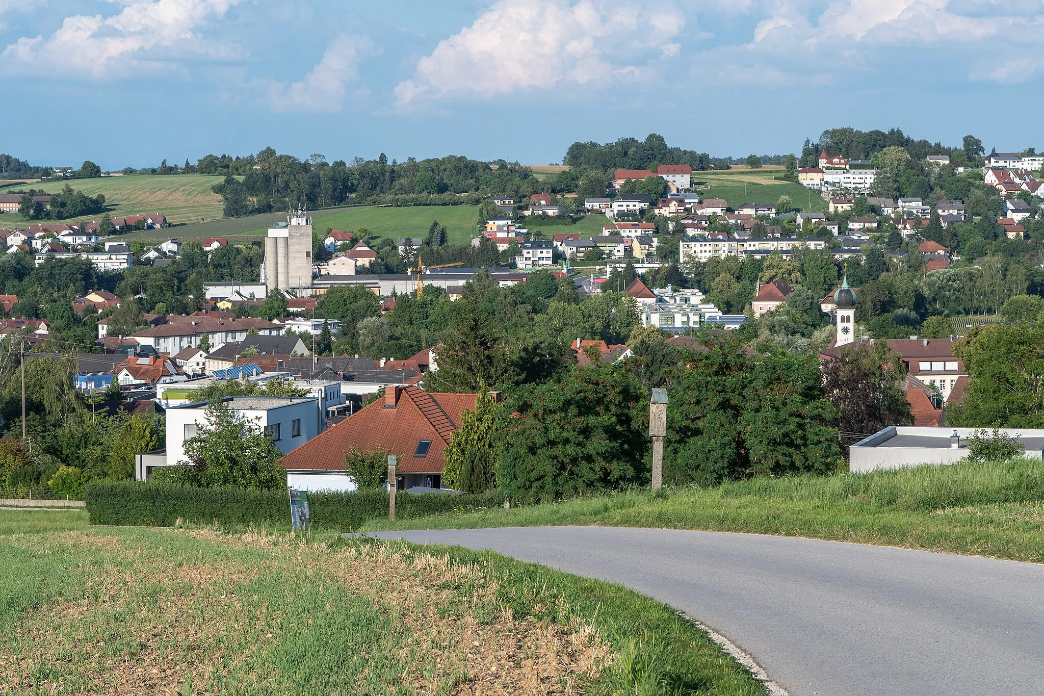 Photo showing: Neuhofen an der Krems von der Julianabergstraße gesehen.