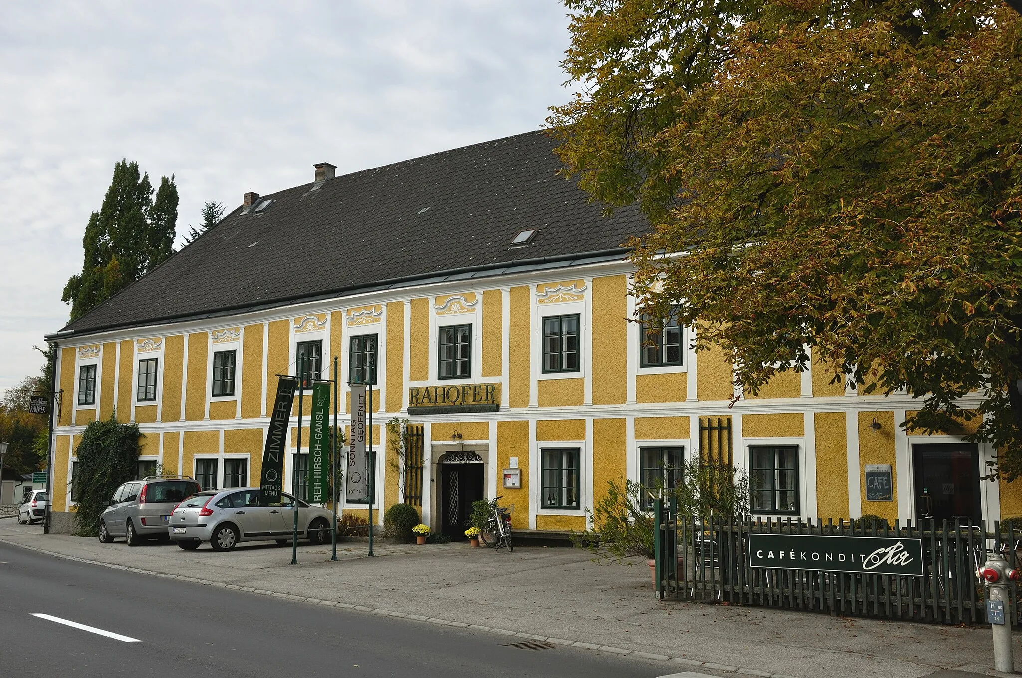 Photo showing: Vierkanthof, Gasthaus Rahofer
