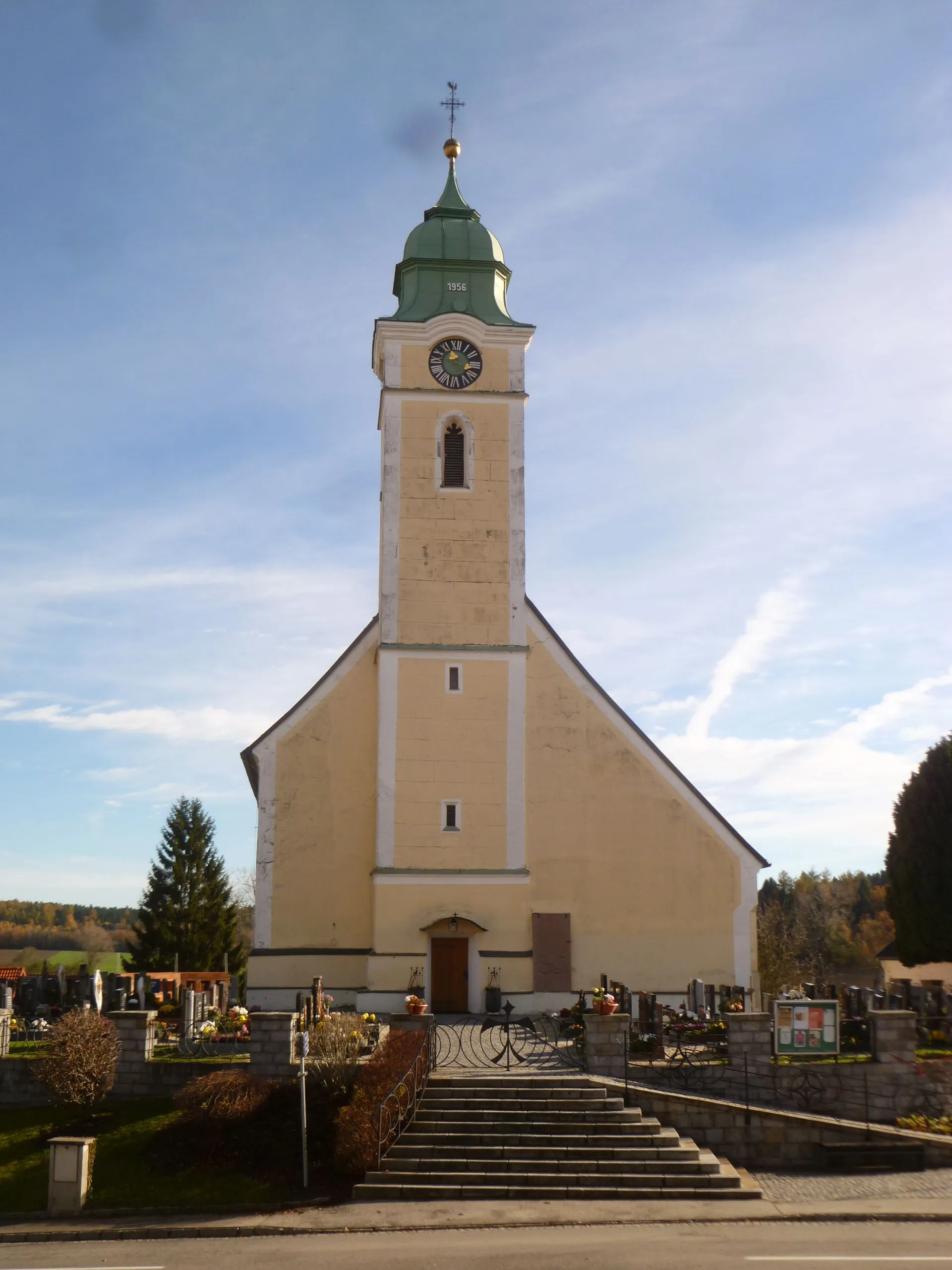 Photo showing: Kath. Pfarrkirche Mariä Himmelfahrt und Friedhof