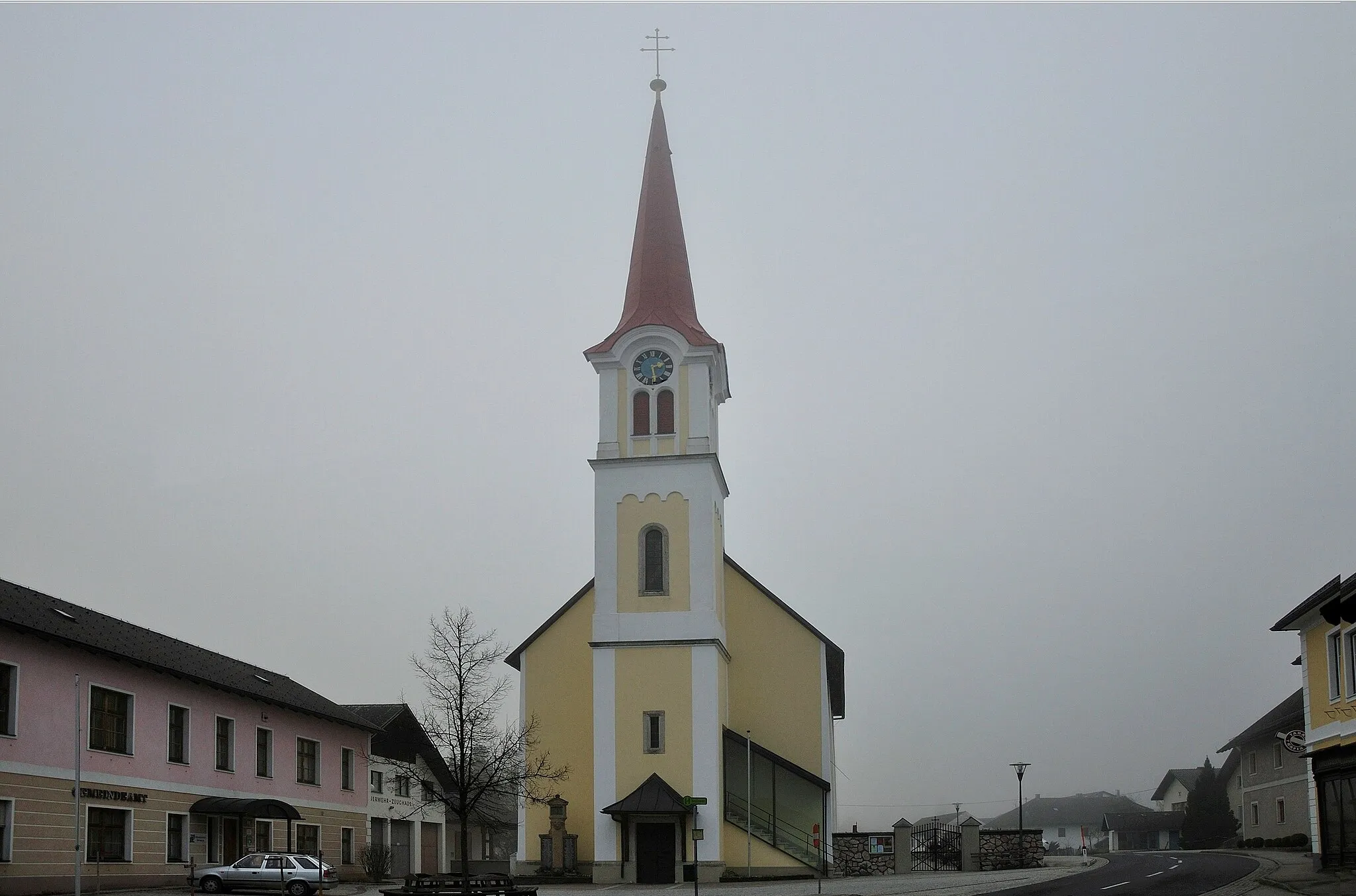 Photo showing: Kath. Pfarrkirche hl. Florian mit Friedhof