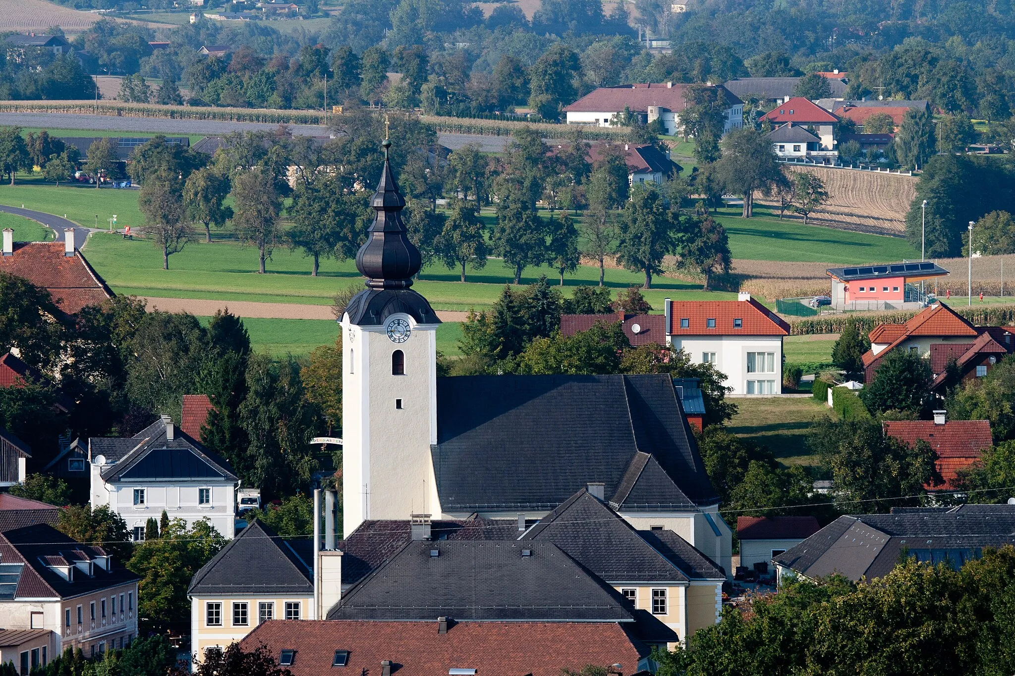 Photo showing: Kath. Pfarrkirche hl. Stephan und Friedhof