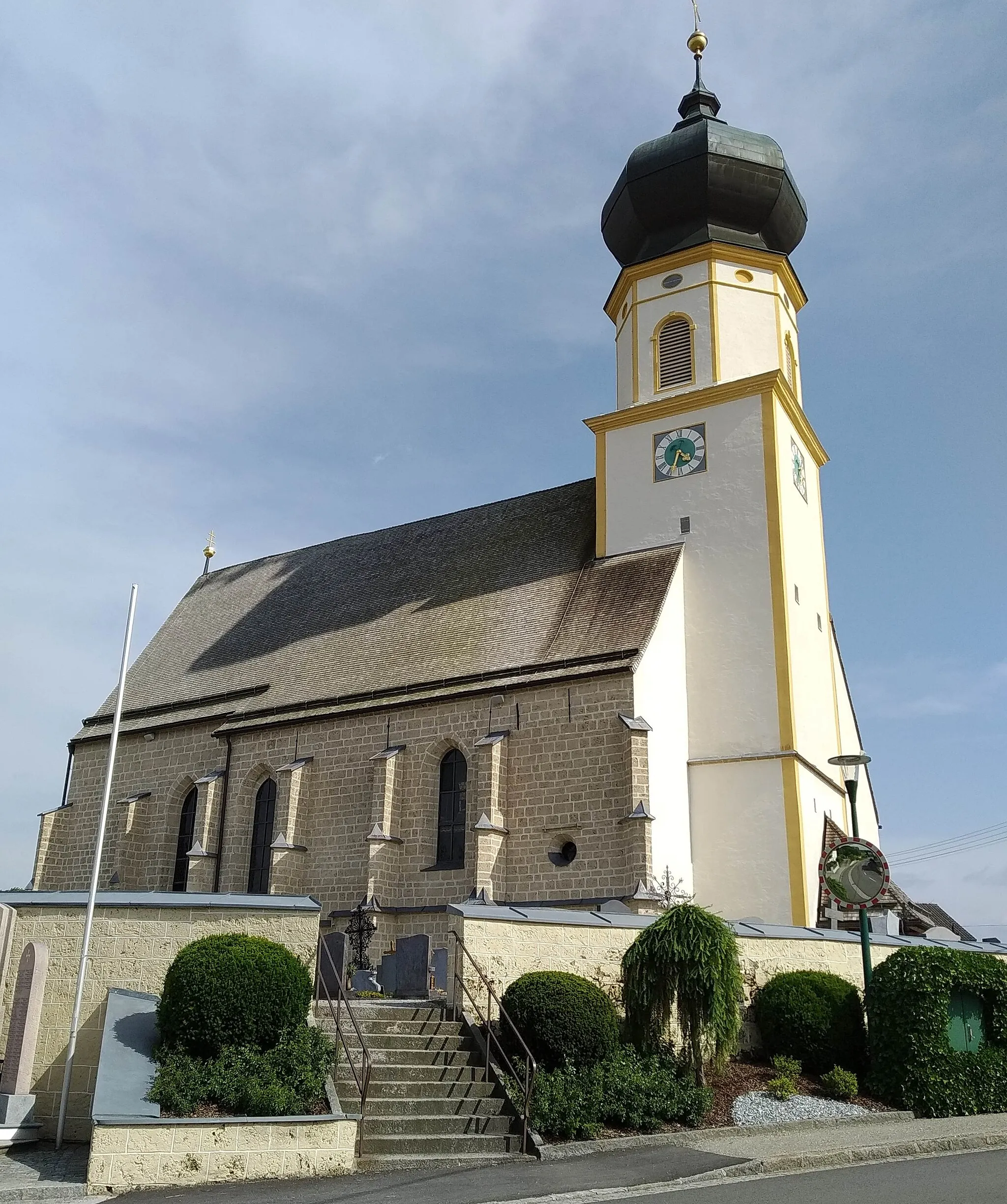 Photo showing: Höhnhart - Pfarrkirche St. Jakobus der Ältere (spätgotisch, ab 1500) - Blick von NW