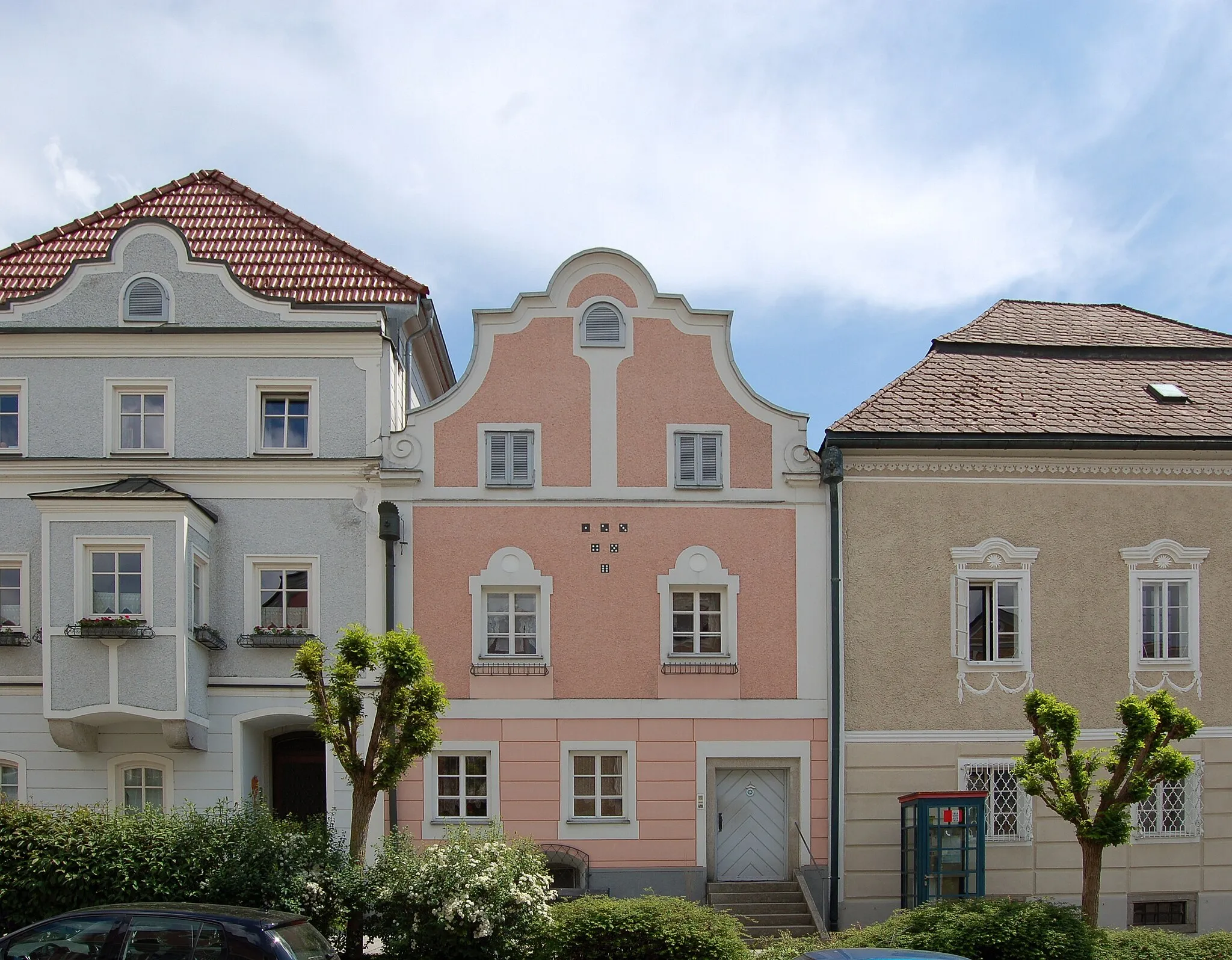 Photo showing: Das denkmalgeschützte Gebäude am Markt 27 in Neufelden in Oberösterreich (Bezirk Rohrbach).

This media shows the protected monument with the number 16778 in Austria. (Commons, de, Wikidata)