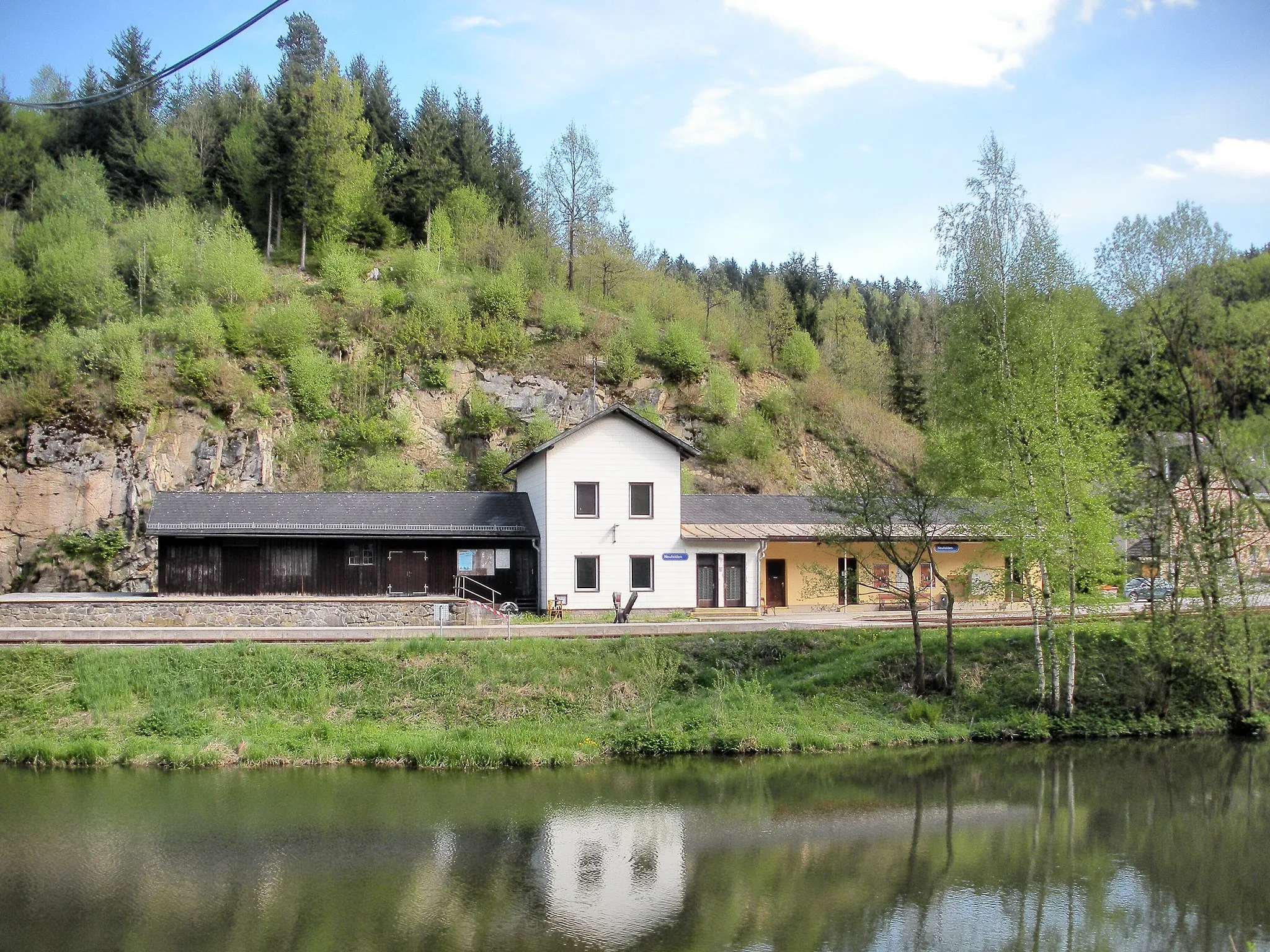 Photo showing: station of Neufelden in Upper Austria with the "Große Mühl" in the foreground