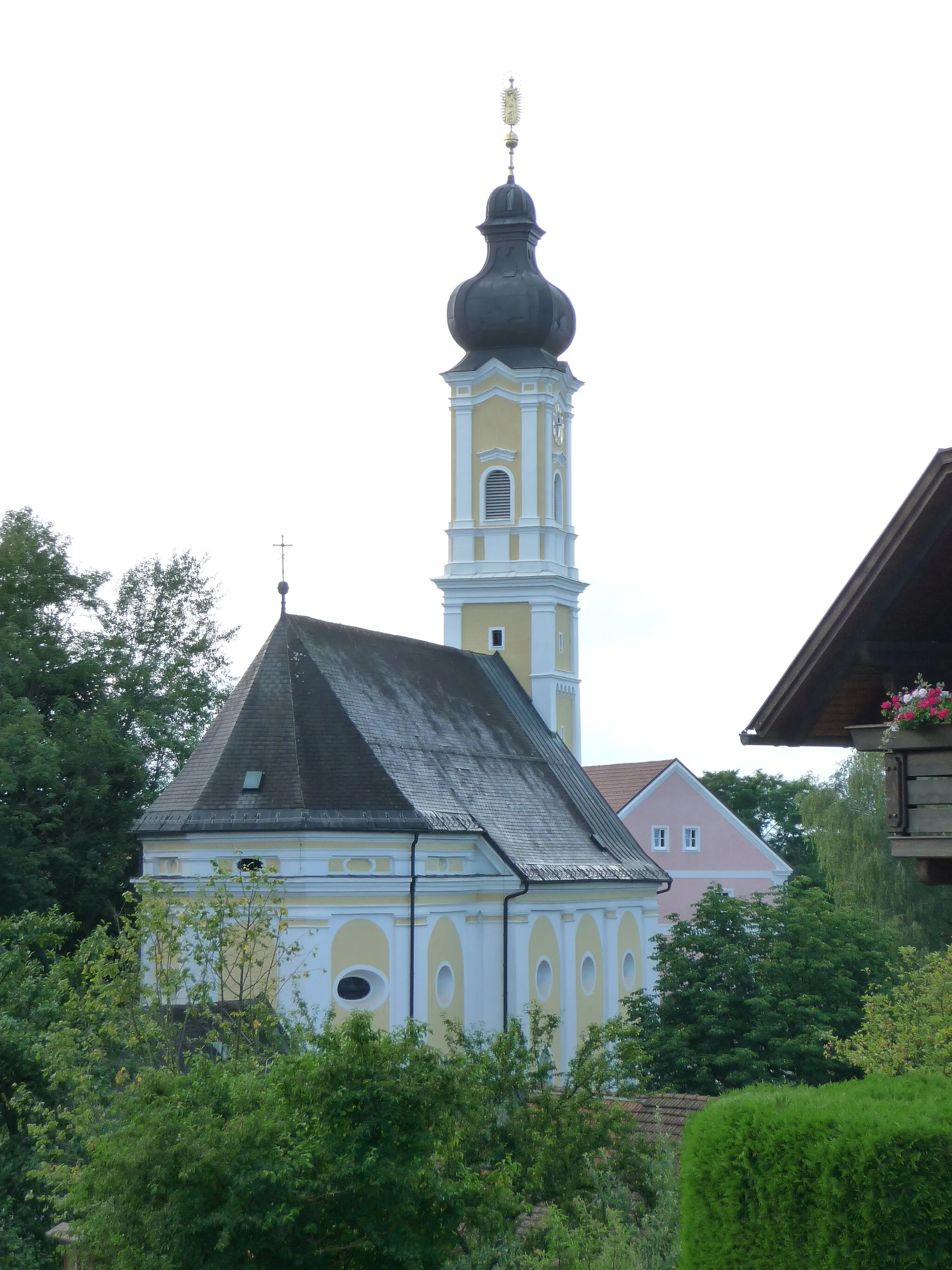 Photo showing: The parish church of Brunnenthal, view from southeast. Schärding district, Upper Austria.