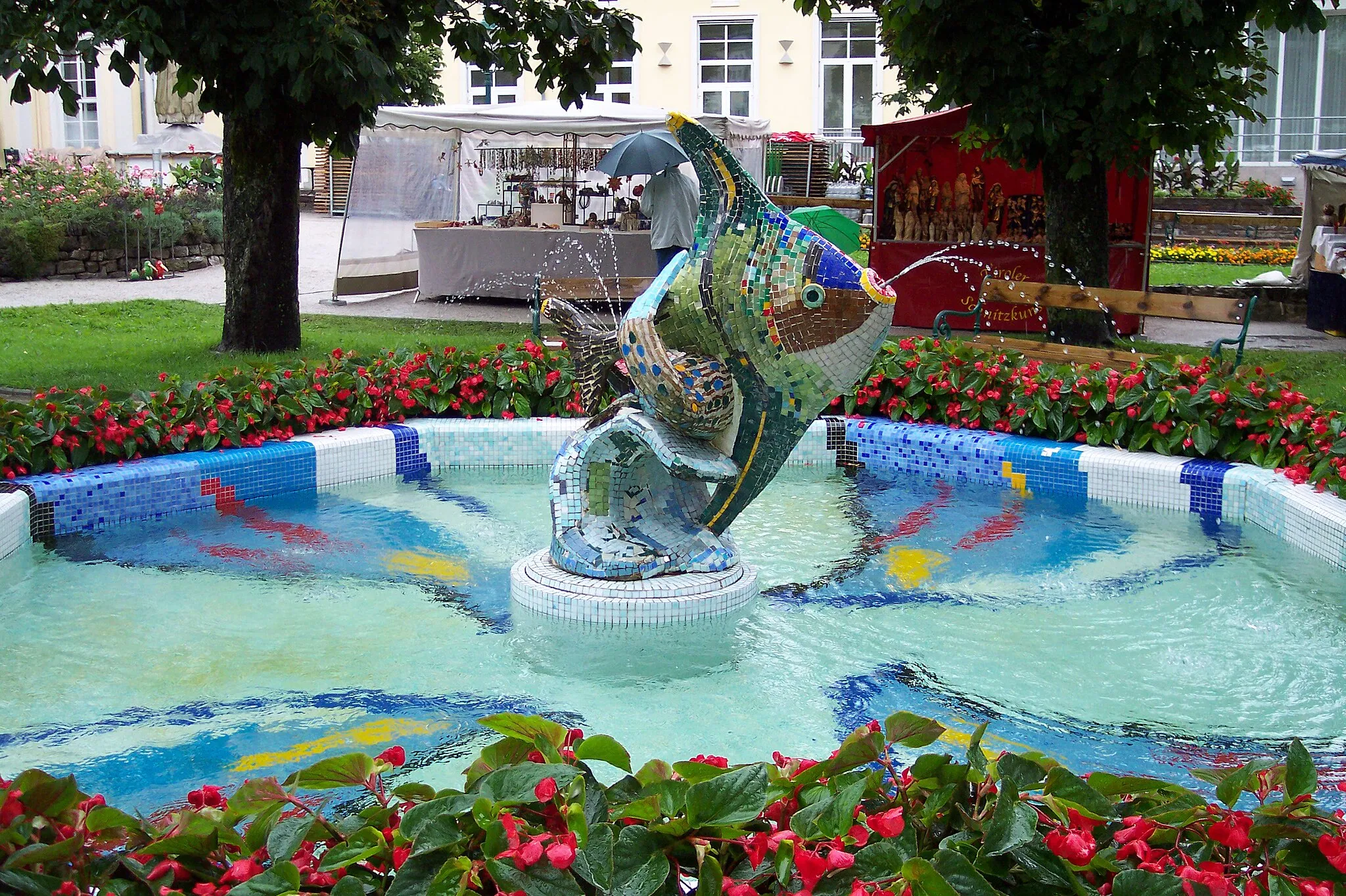 Photo showing: Der Brunnen auf dem Kurhaus-Platz in Bad Aussee