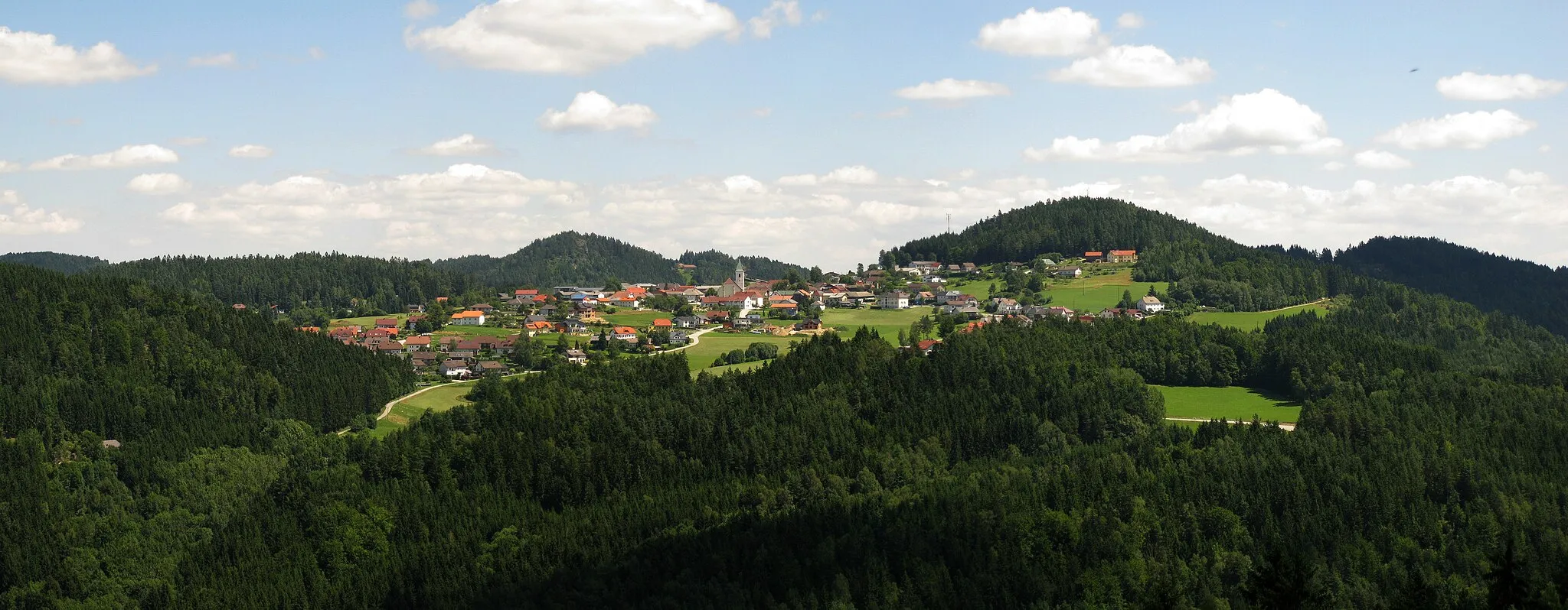 Photo showing: Blick vom Herzogreitherfelsen auf St. Leonhard bei Freistadt