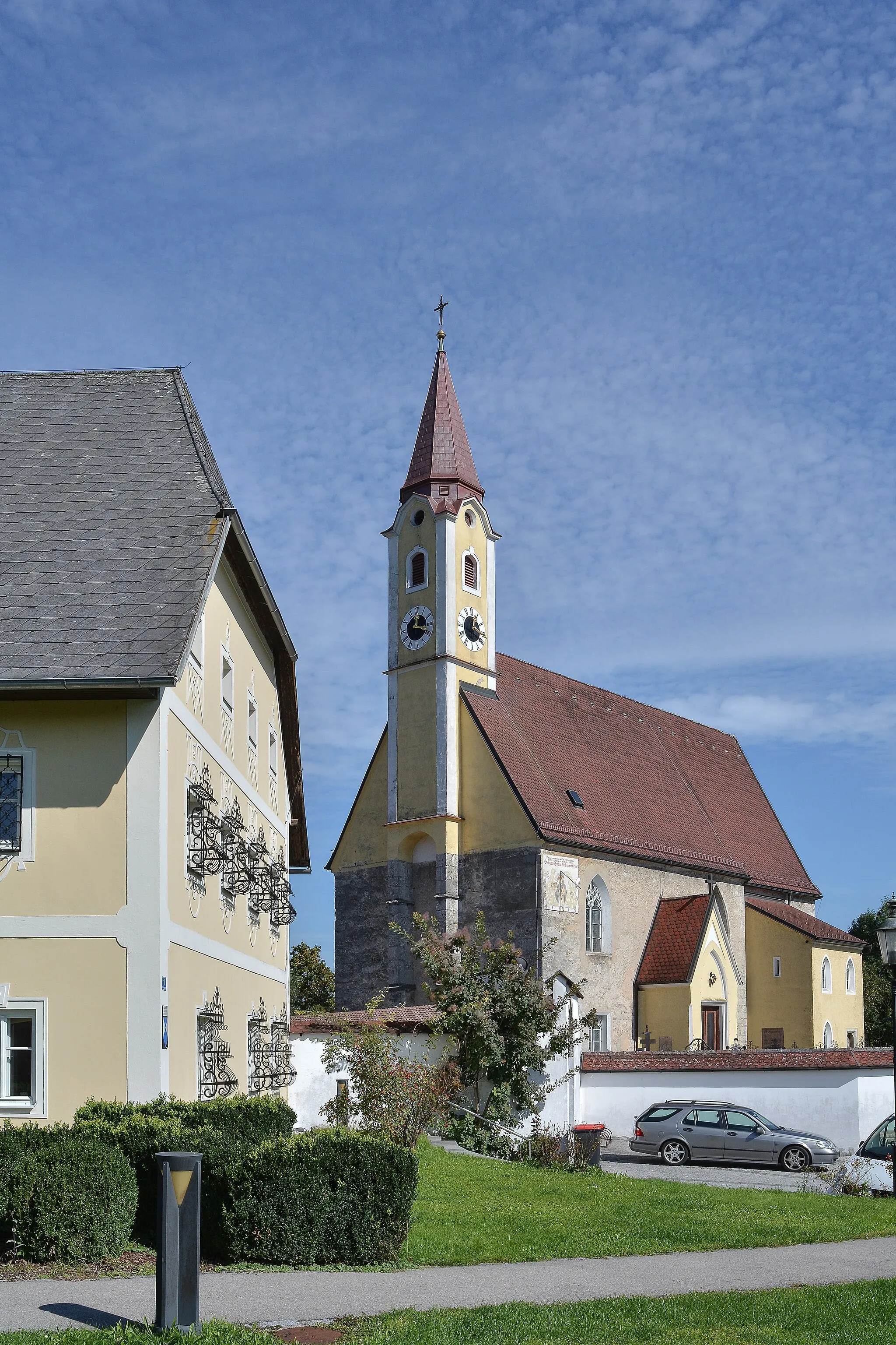 Photo showing: Kath. Pfarrkirche hl. Gallus mit Friedhof und Aufbahrungshalle