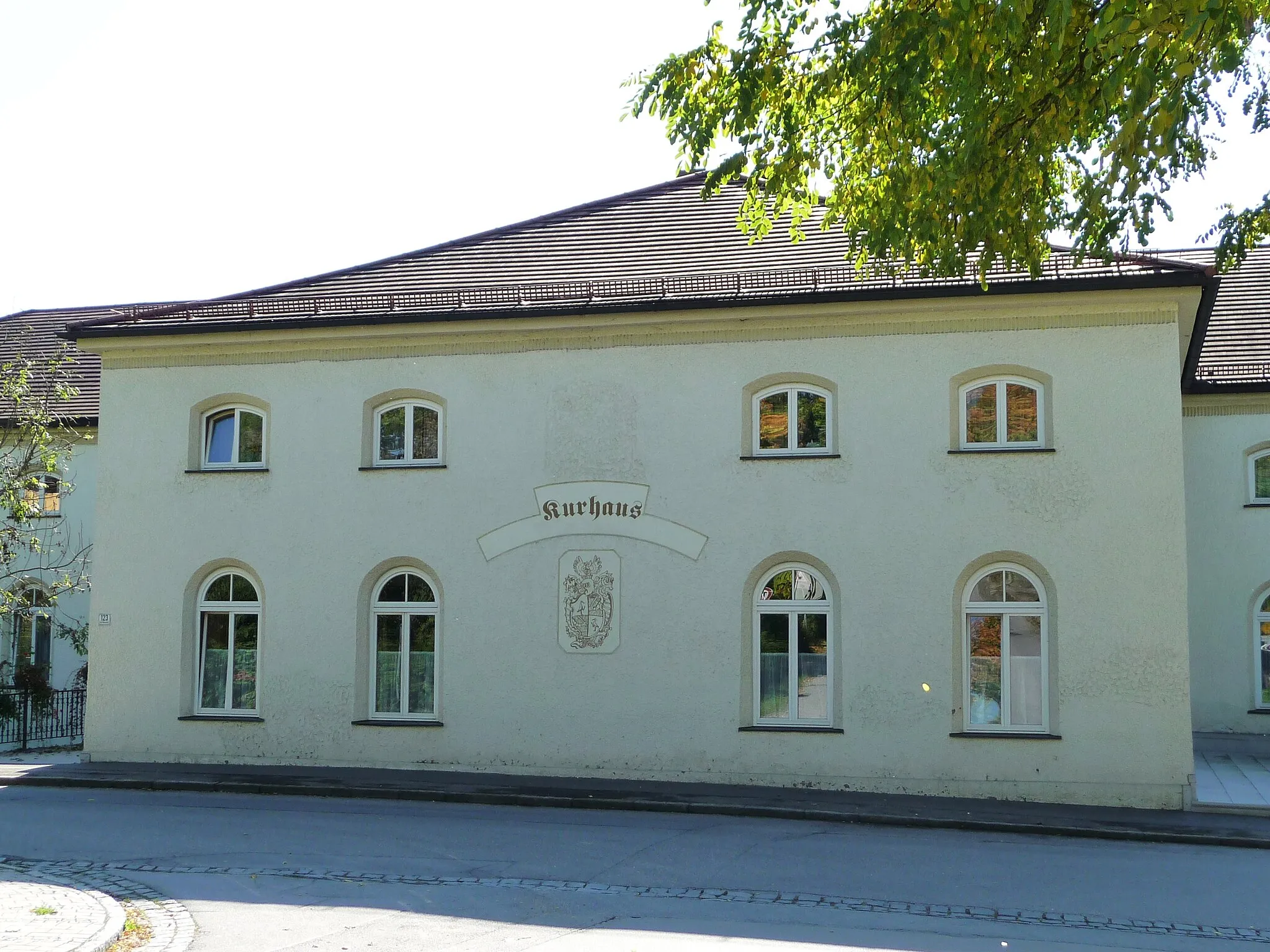 Photo showing: Das Kurbadgebäude in Bad Höhenstadt