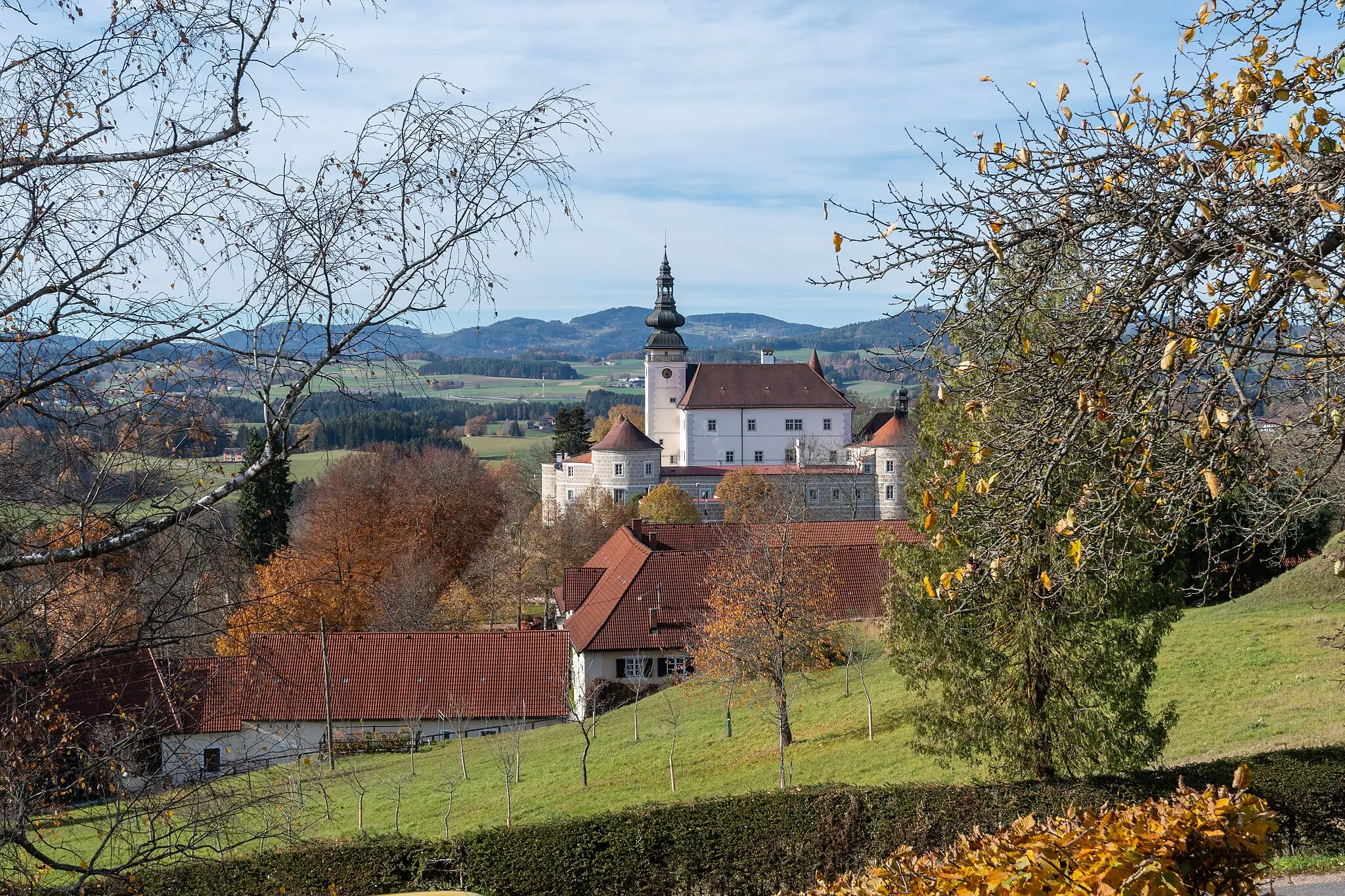 Photo showing: Castle Weinberg is situated on a ridge over Kefermarkt.