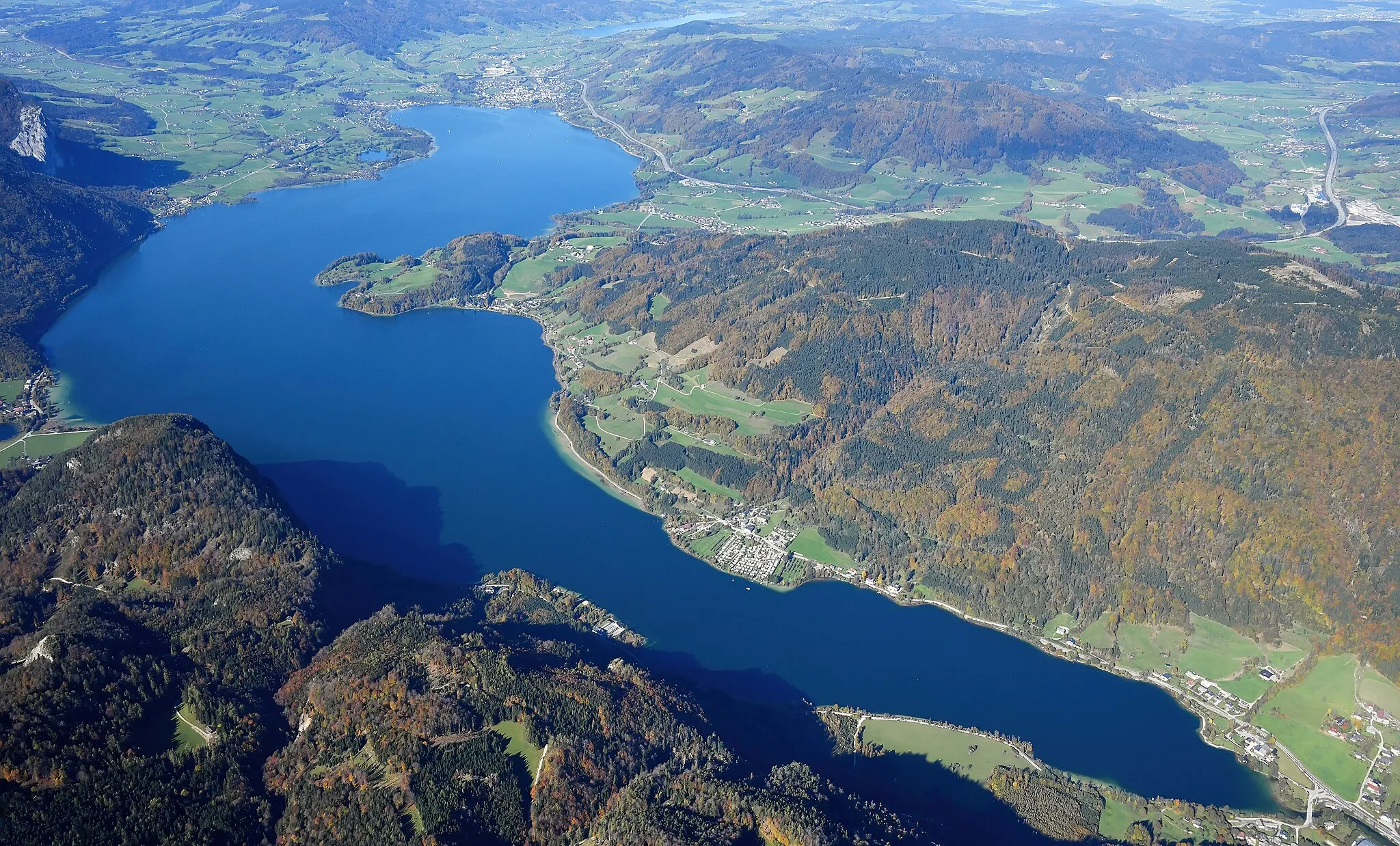 Photo showing: Aerial image of the Mondsee (view from the southeast)