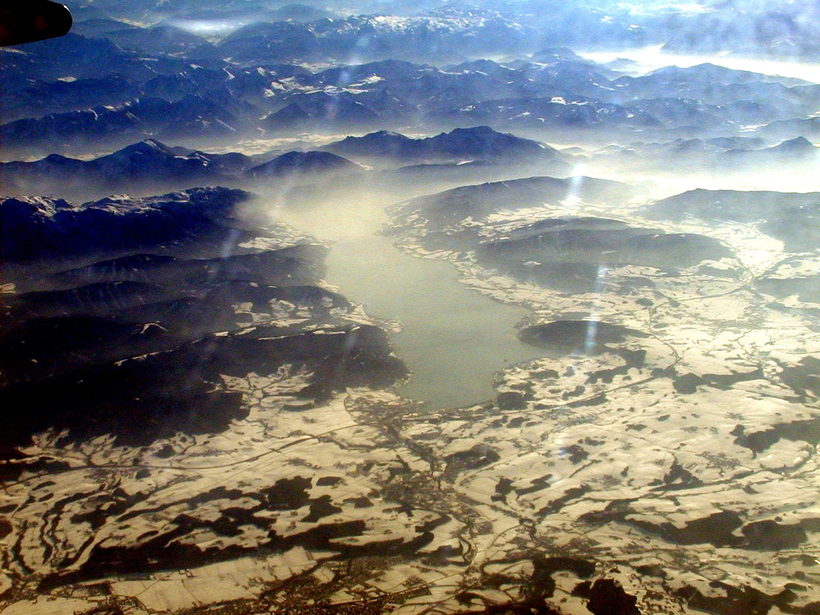 Photo showing: Attersee-Salzkammergut-Februar-2004- aus ca 9000m Höhe