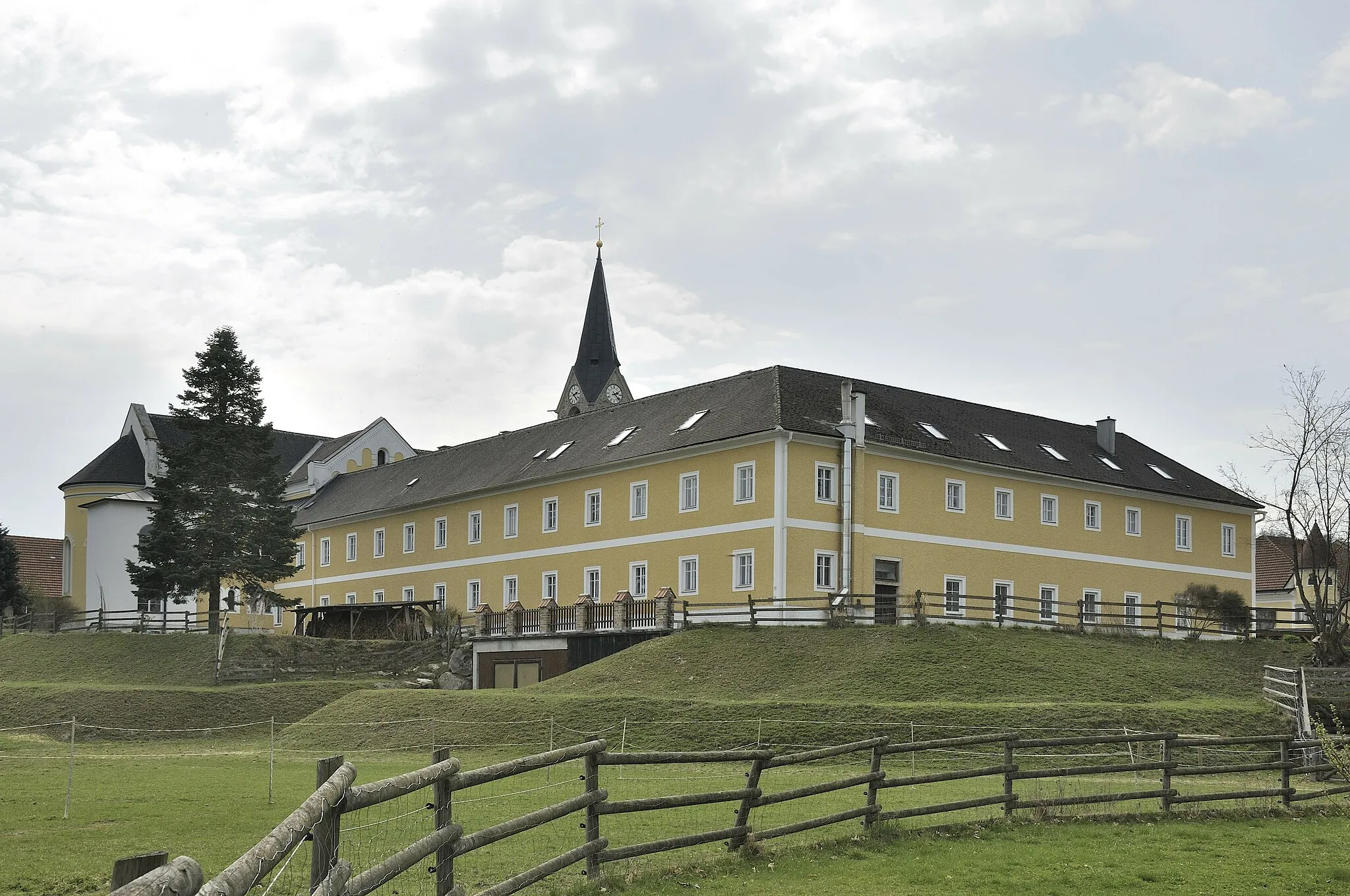 Photo showing: Franziskanerkloster Pupping