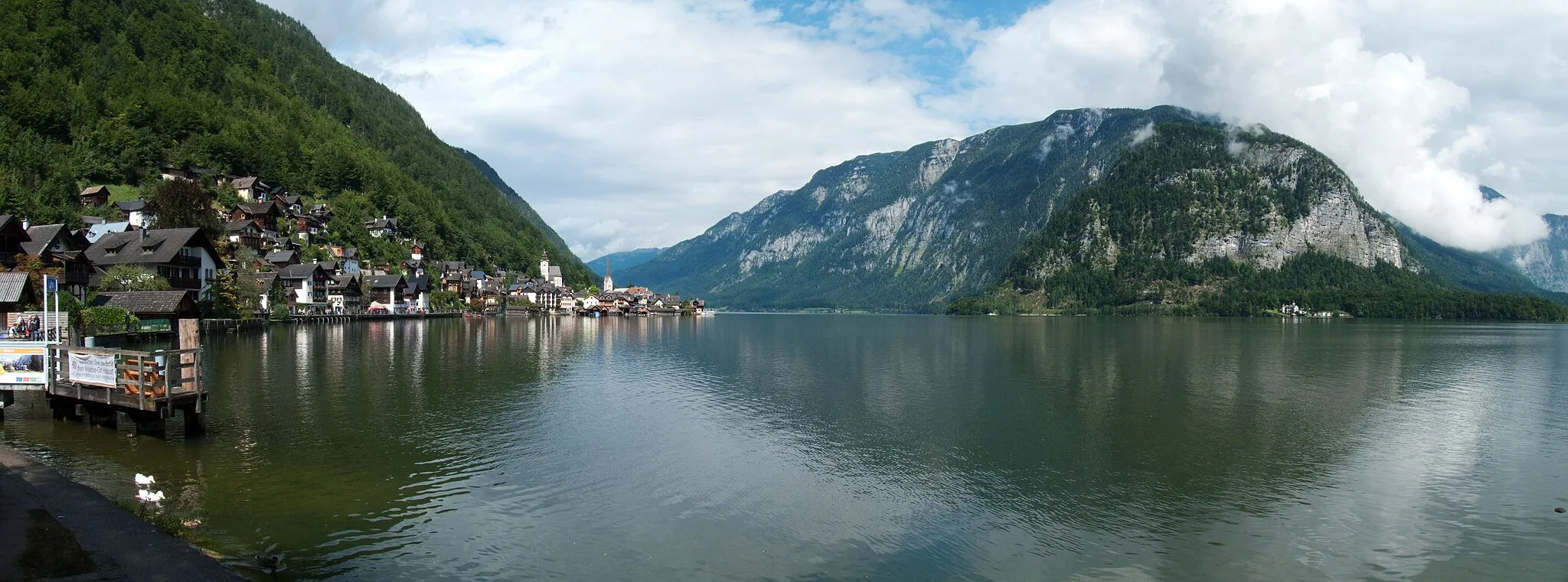 Photo showing: Hallstäter See lake as seen from Hallstatt, Austria