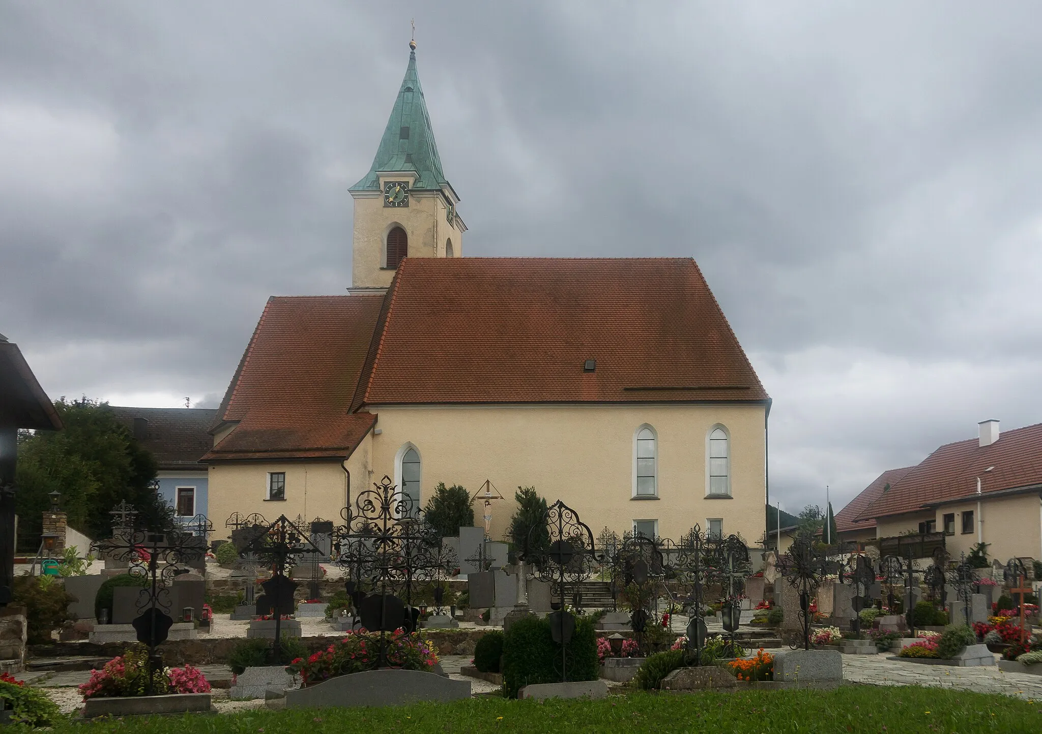 Photo showing: Weyregg am Attersee, church: die Katholische Pfarrkirche heilige Valentin