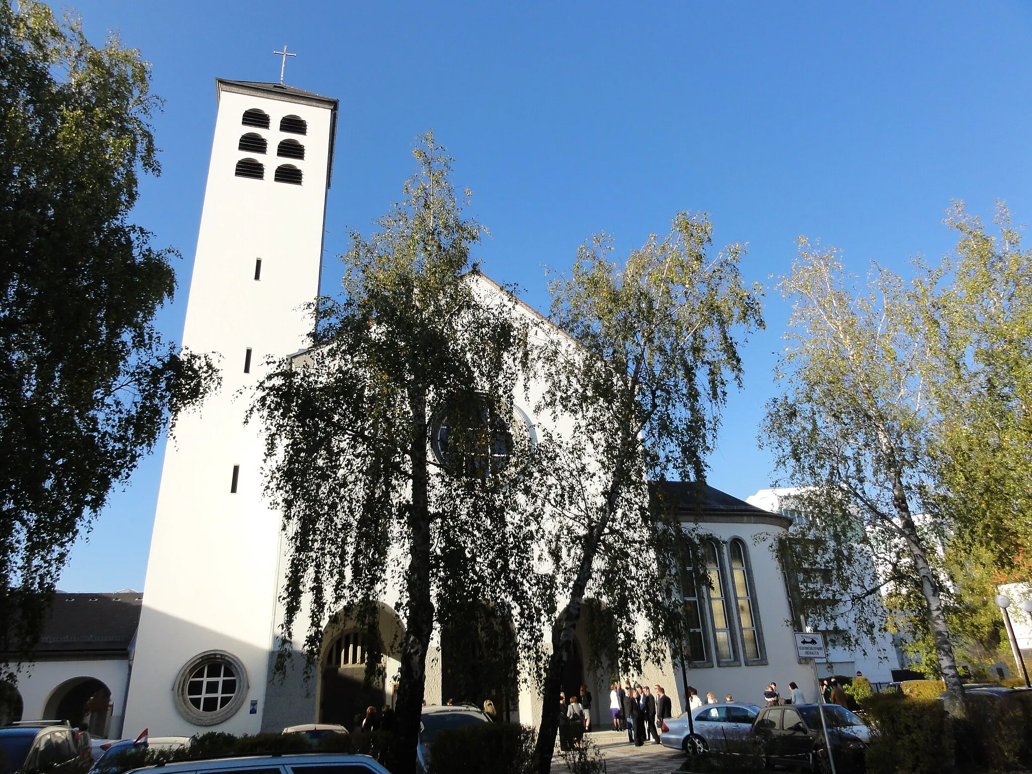 Photo showing: Kath. Pfarrkirche Heilige Familie