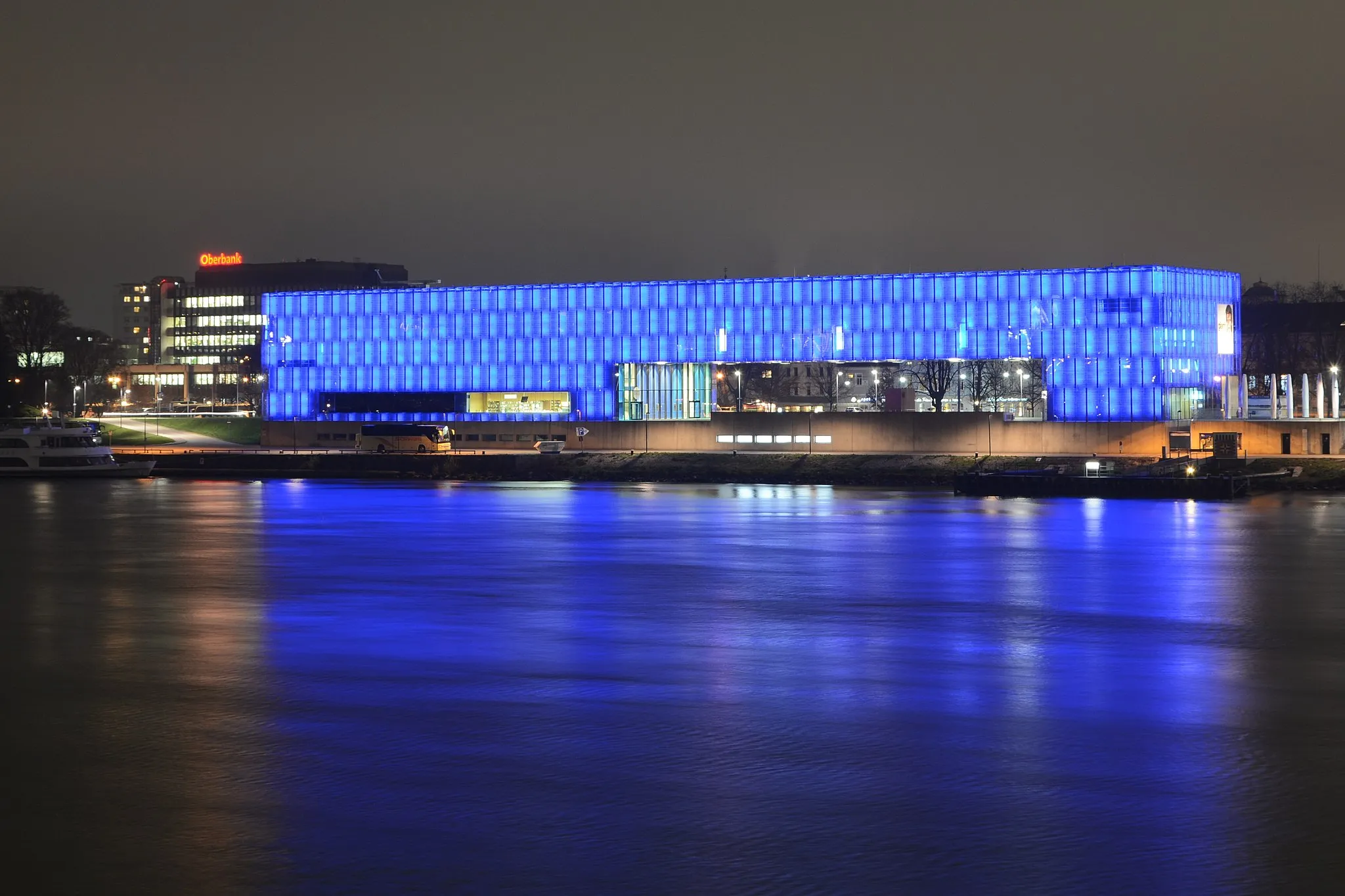 Photo showing: The Lentos is an art museum in Linz (Upper Austria).