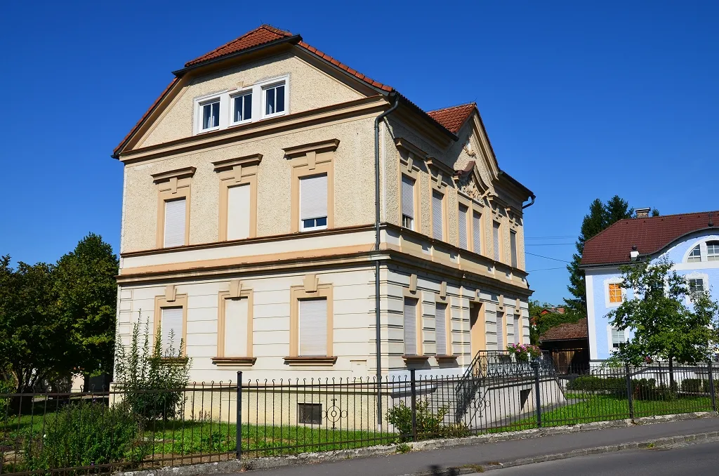 Photo showing: Bürgerhaus, Kindergarten