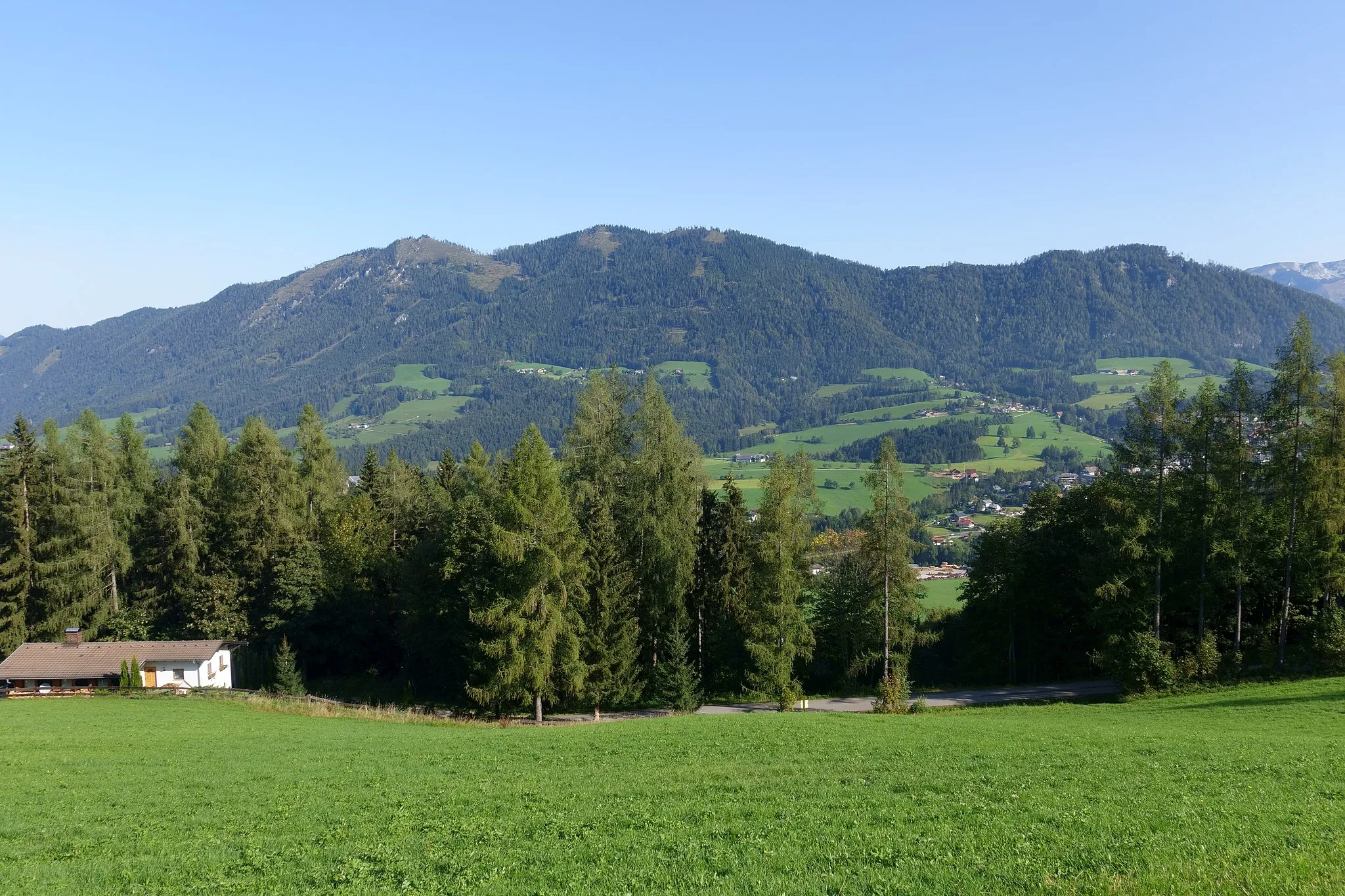 Photo showing: Blick auf die Südseite des Tambergs, Vorderstoder, Oberösterreich