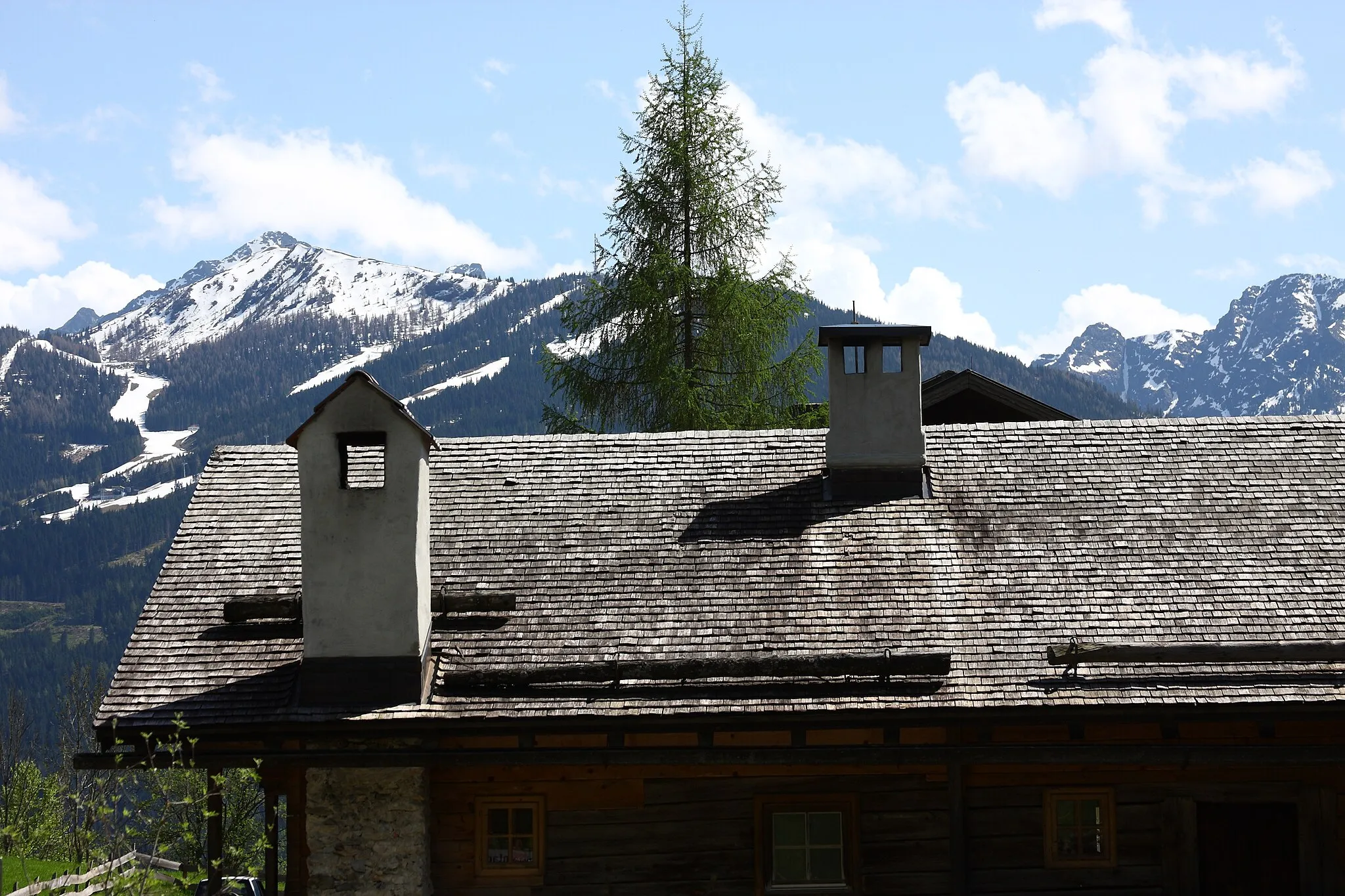 Photo showing: Bauernhaus Burgstaller mit freistehendem Backofen