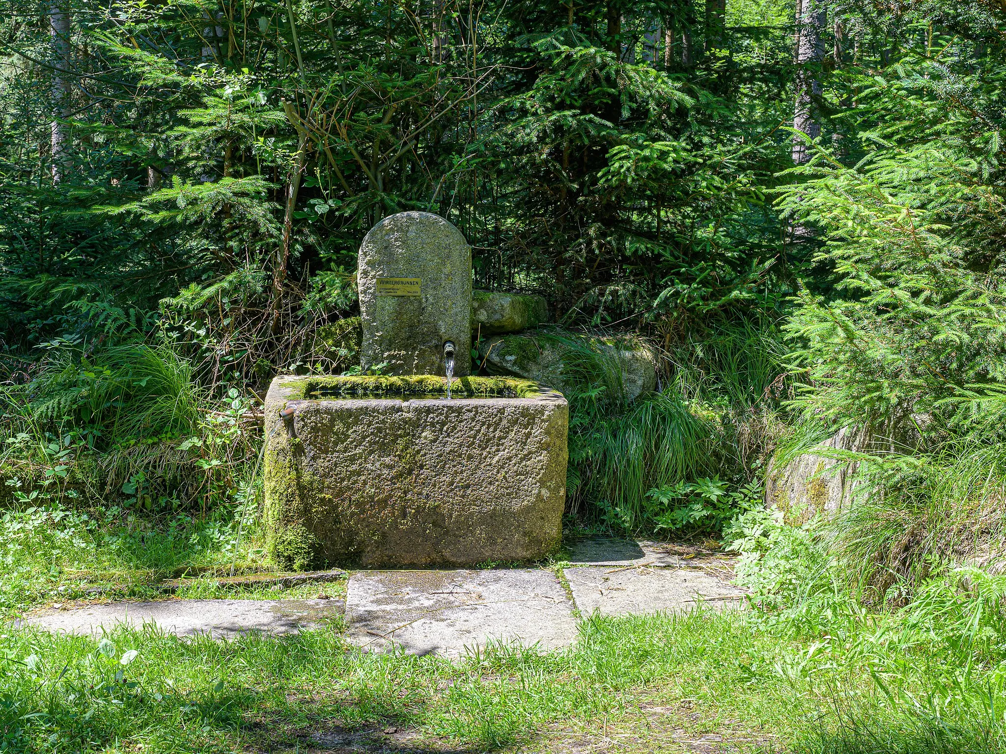 Photo showing: The fountain Wirterbrunnen is a refreshment point for hikers on the trail Moorwaldweg in Bad Leonfelden.