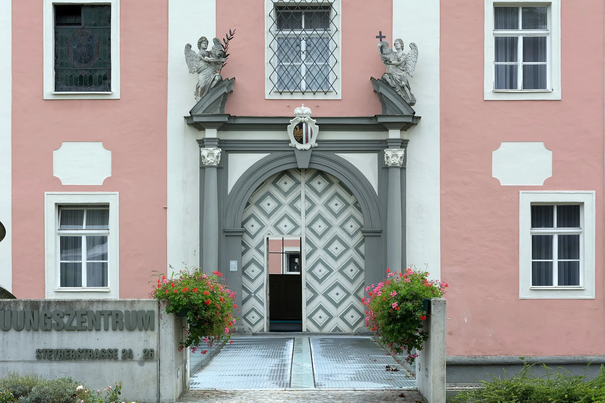 Photo showing: Landespflege- und Betreuungszentrum Schloss Gschwendt