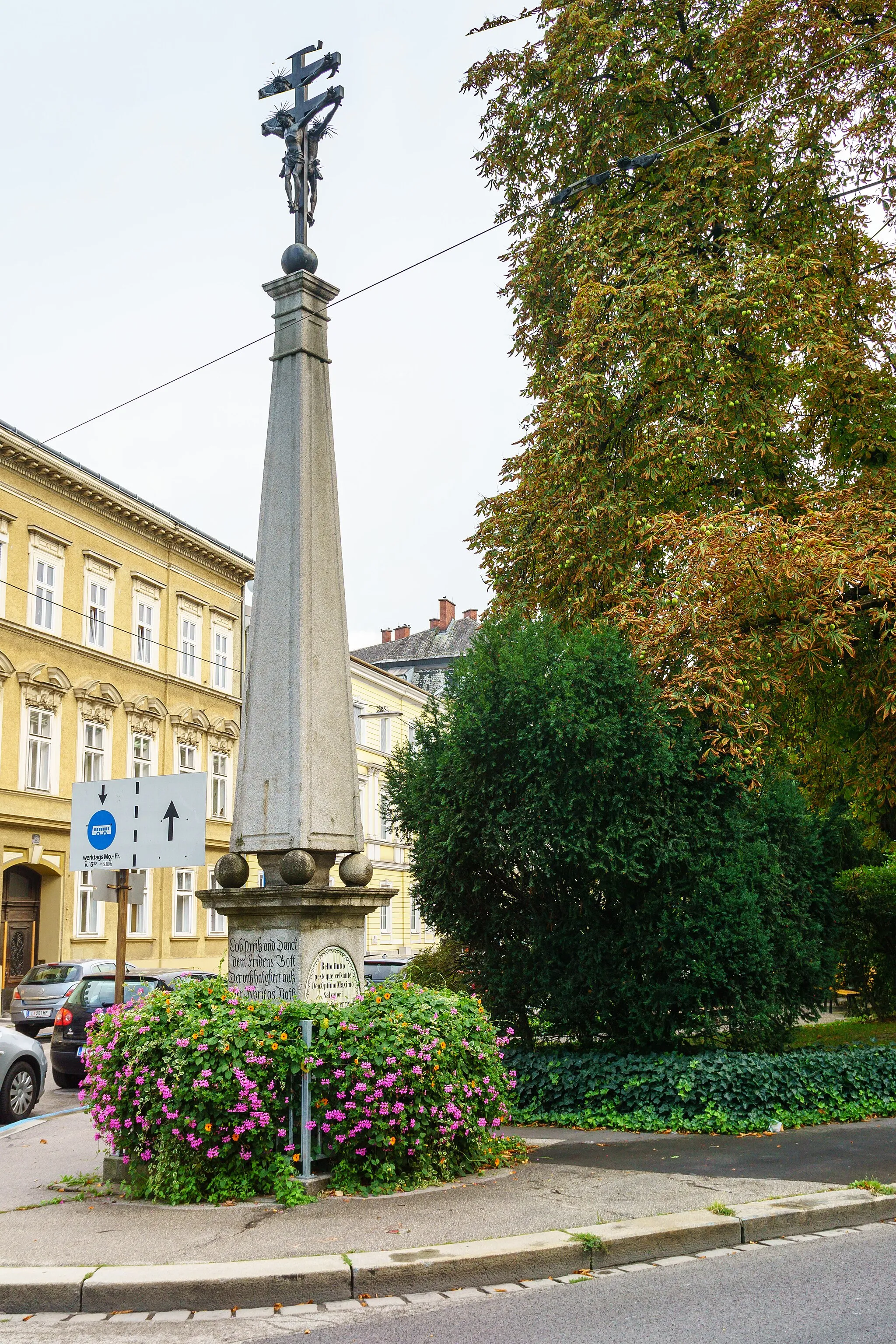 Photo showing: Friedensobelisk (Pestsäule) in Form eines Obelisken an der Nordspitze des Auerspergplatz in Linz

This media shows the protected monument with the number 118819 in Austria. (Commons, de, Wikidata)