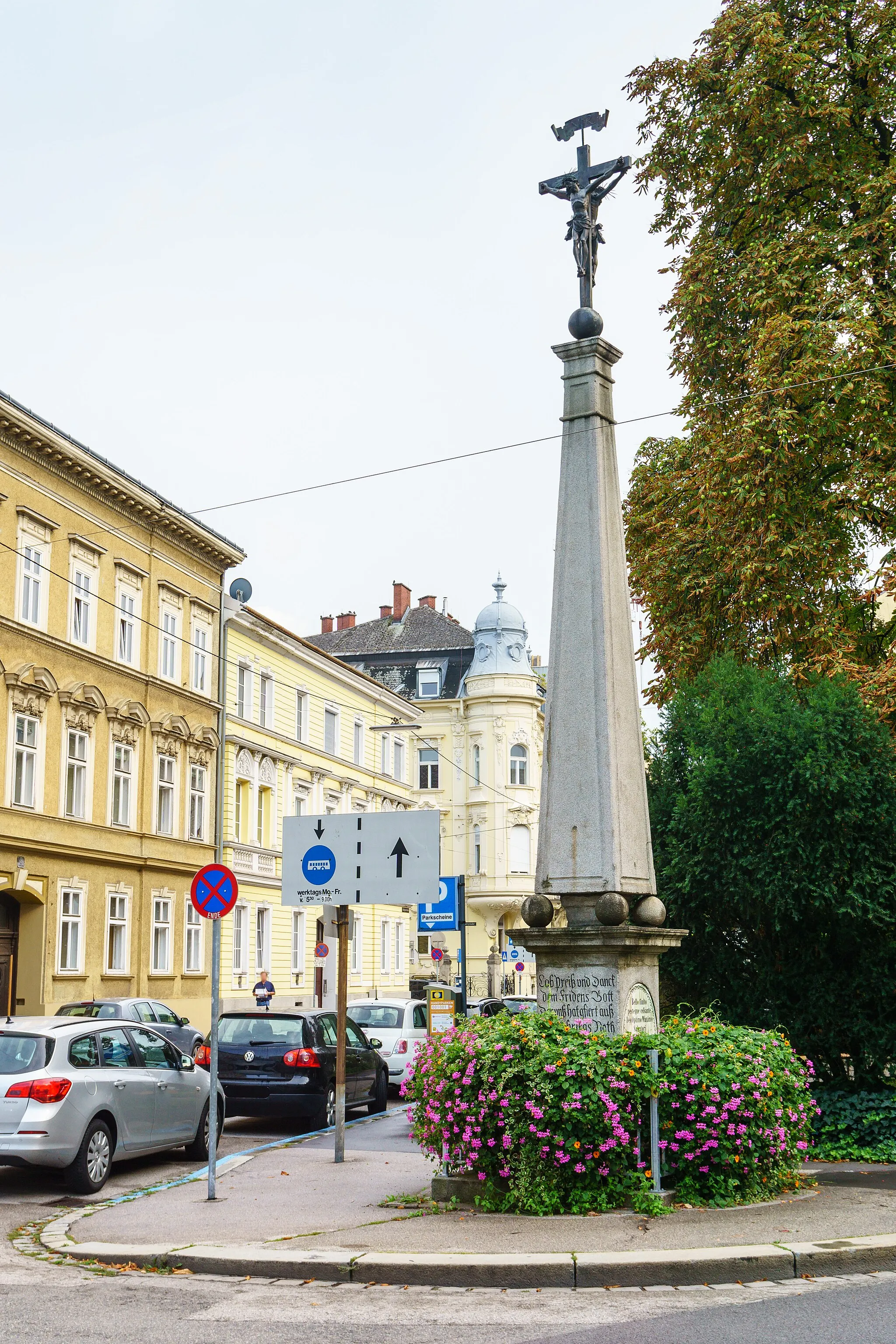 Photo showing: Friedensobelisk (Pestsäule) in Form eines Obelisken an der Nordspitze des Auerspergplatz in Linz

This media shows the protected monument with the number 118819 in Austria. (Commons, de, Wikidata)