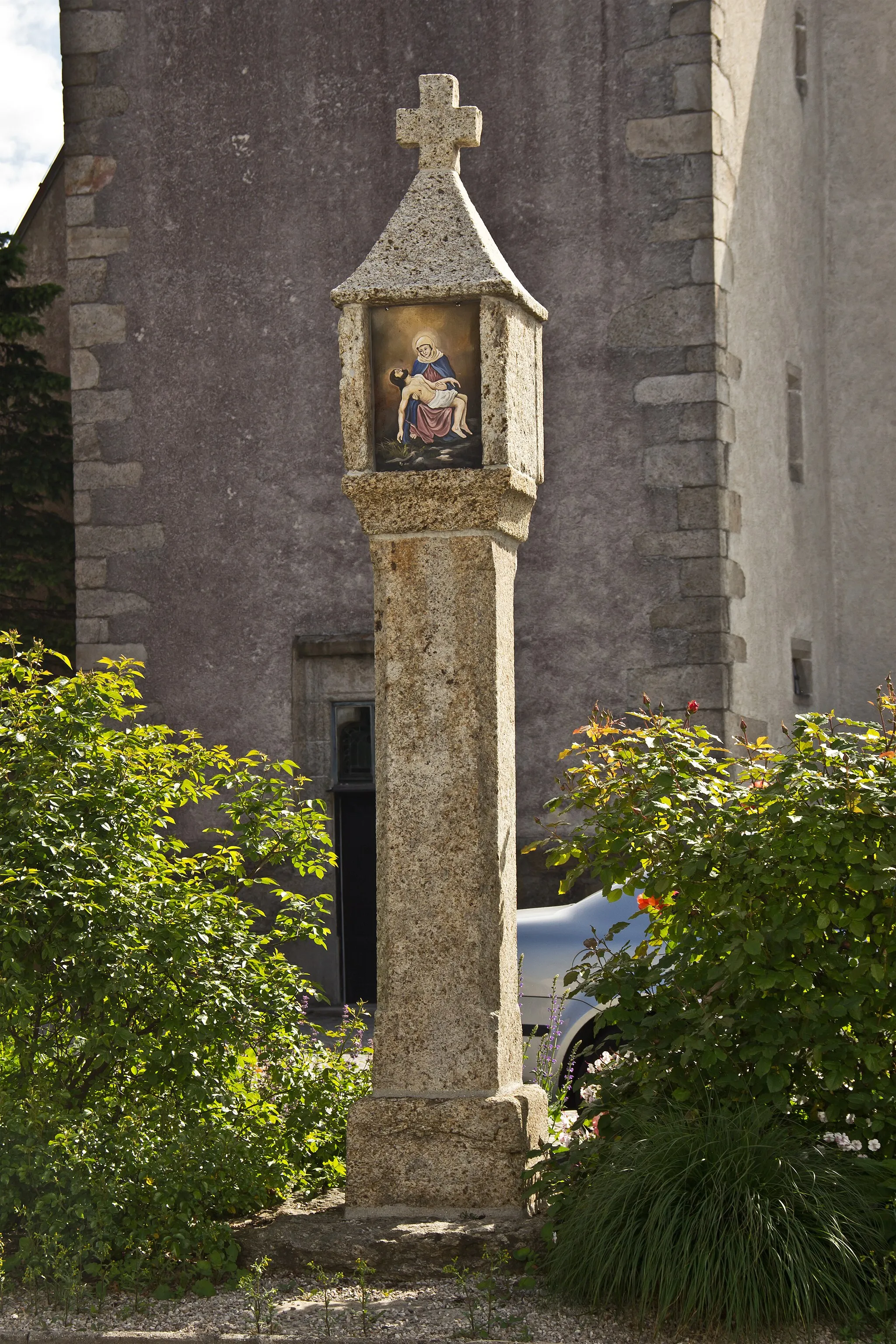 Photo showing: Der Bildstock aus Granit befindet sich westlich der Wallfahrtskirche "Maria am grünen Anger" in Dimbach.
