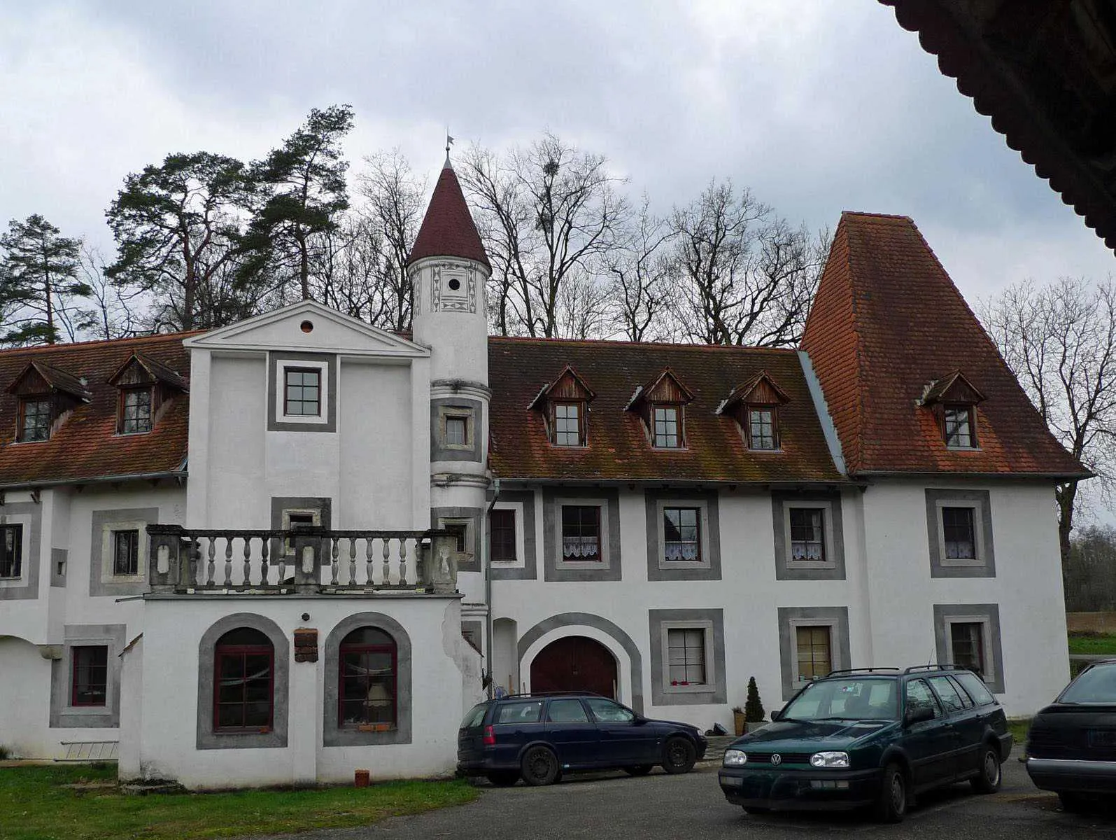 Photo showing: Schloss Außenstein, Adresse Steindl 4, in der Gemeinde Baumgartenberg in Oberösterreich (Austria). Niederschloss (Gartenschloss) Ostflügel von Süden. Foto 2016.