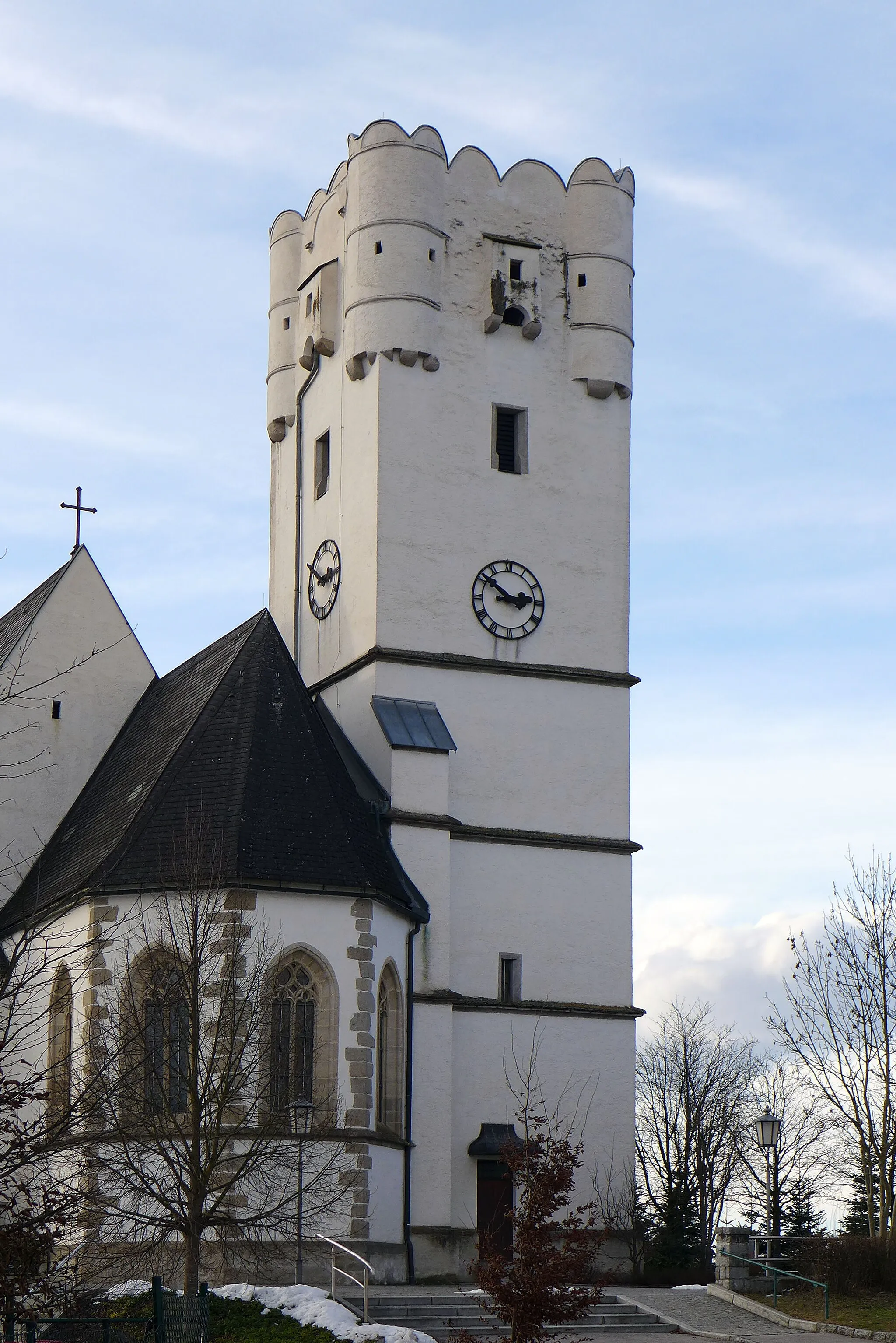 Photo showing: Arbing in Oberösterreich. Turm der Schlossanlage. Von Osten gesehen. Wurde zum Turm der Pfarrkirche Arbing.