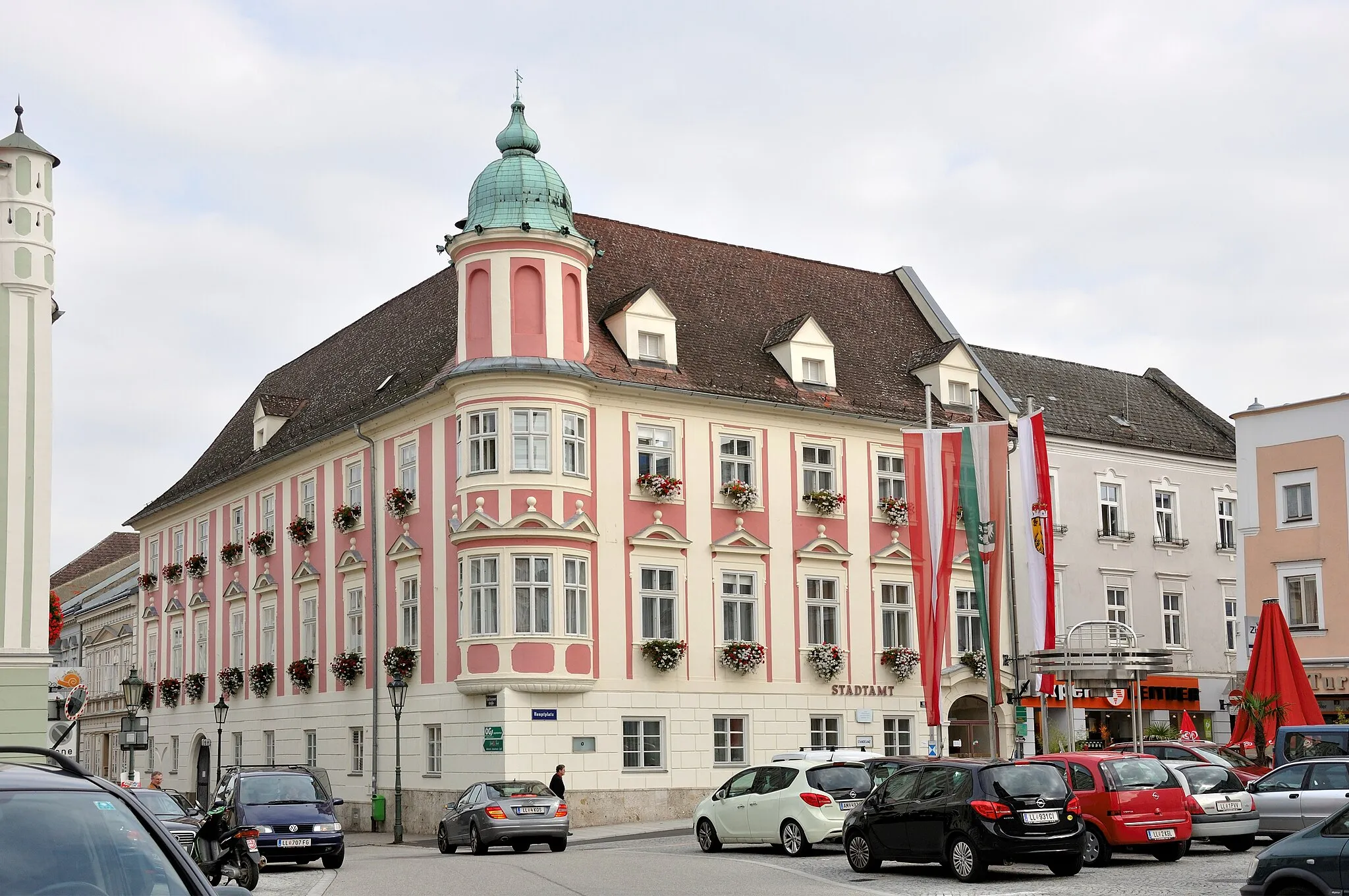 Photo showing: Rathaus und Wirtschaftsgebäude