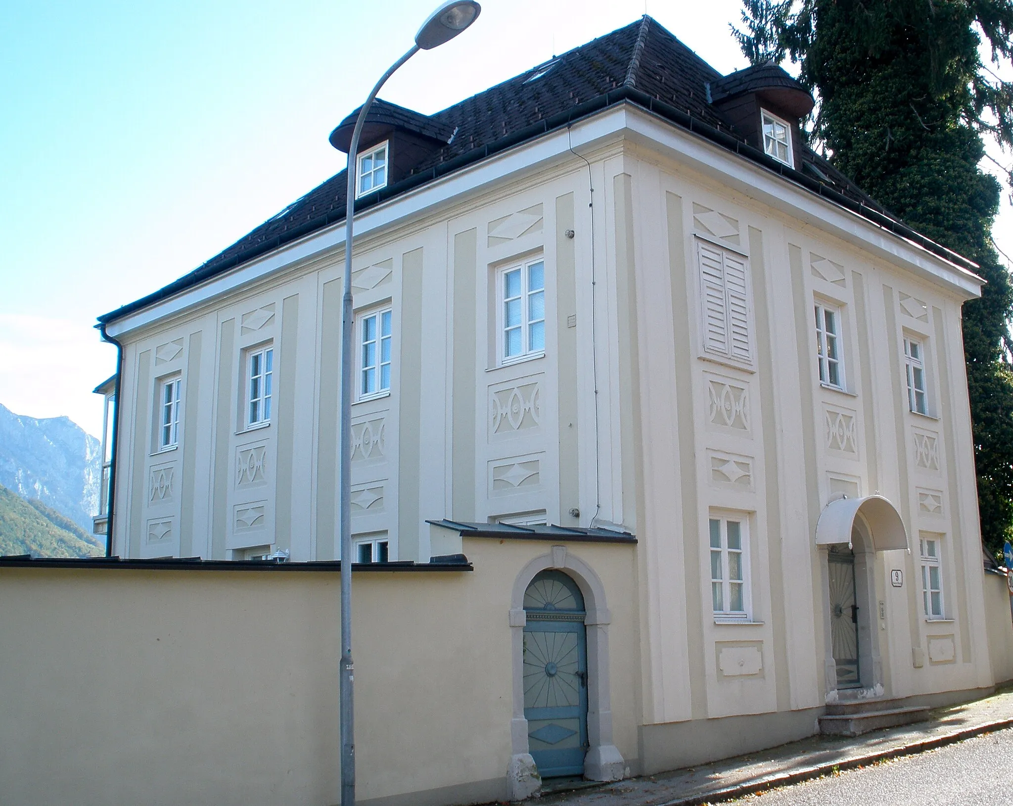 Photo showing: Biedermeier architecture in Gmunden, Satoristraße 9, in Upper Austria