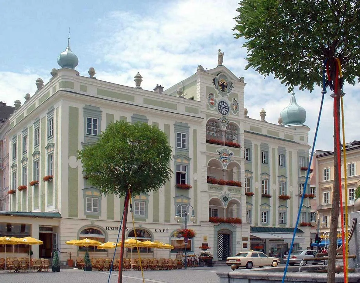 Photo showing: Rathaus von Gmunden mit  Keramikglockenspiel, selbst fotografiert 24.06.2003 m.jansen