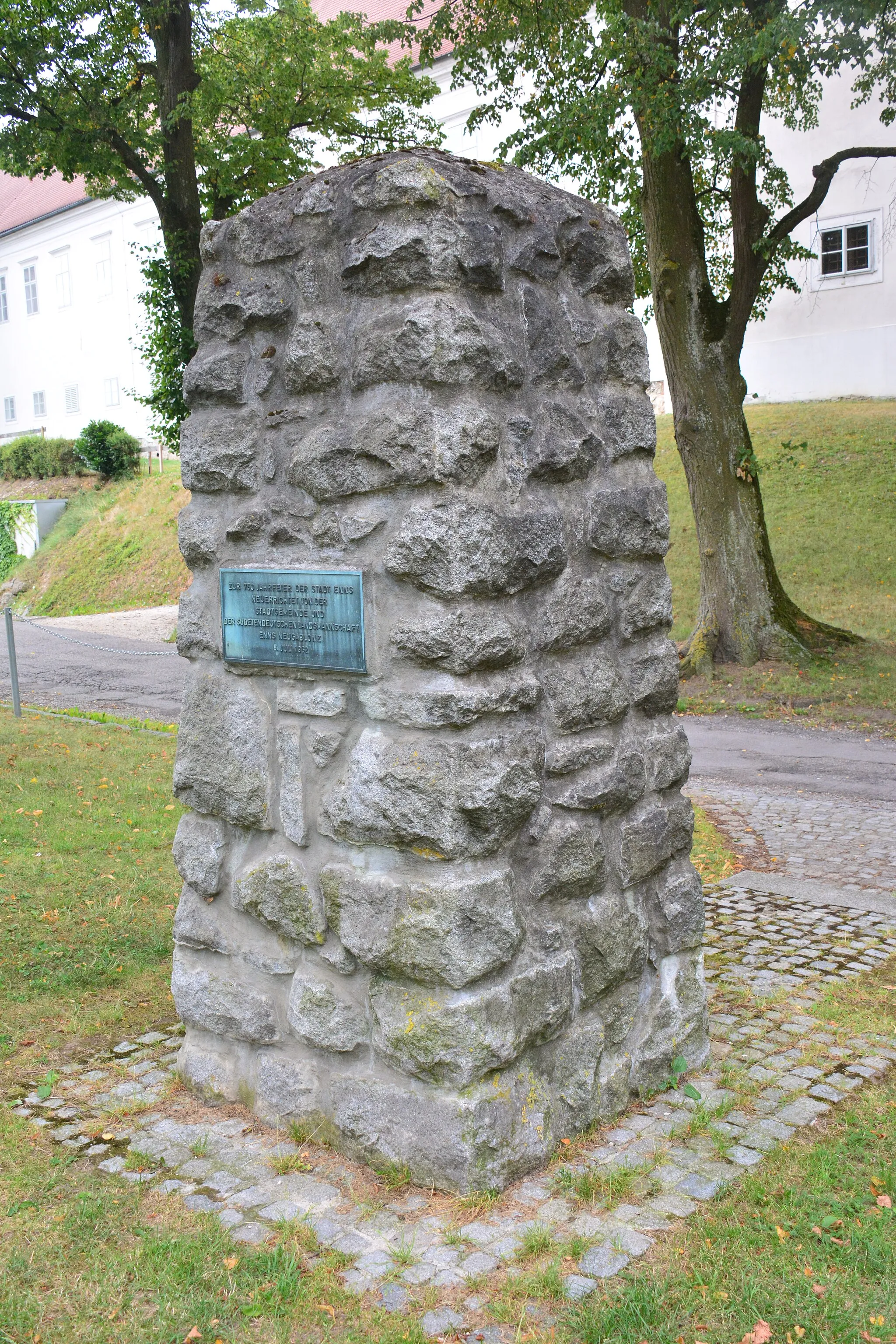 Photo showing: Sudetendeutsches Denkmal Enns