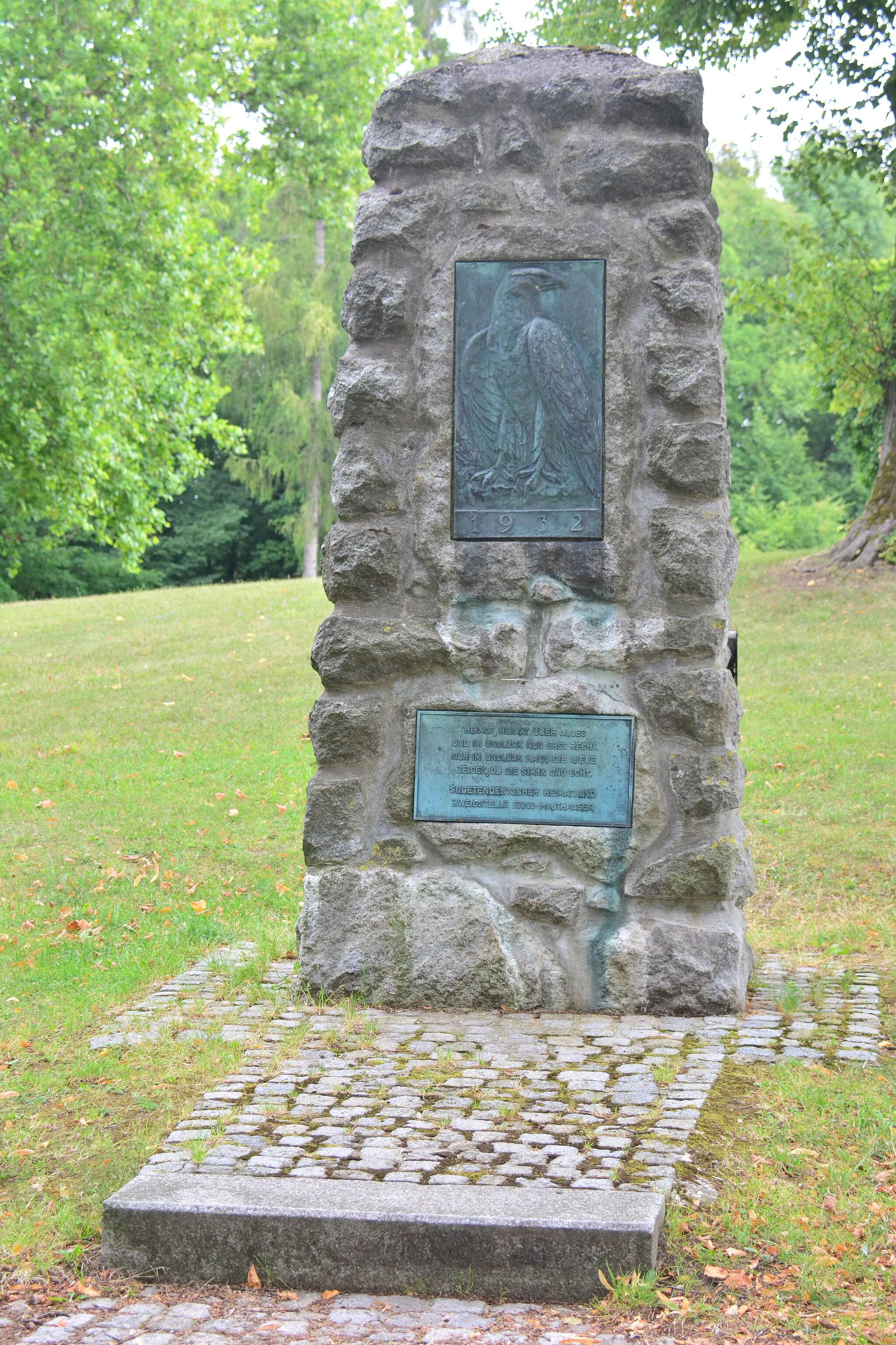 Photo showing: Sudetendeutsches Denkmal Enns